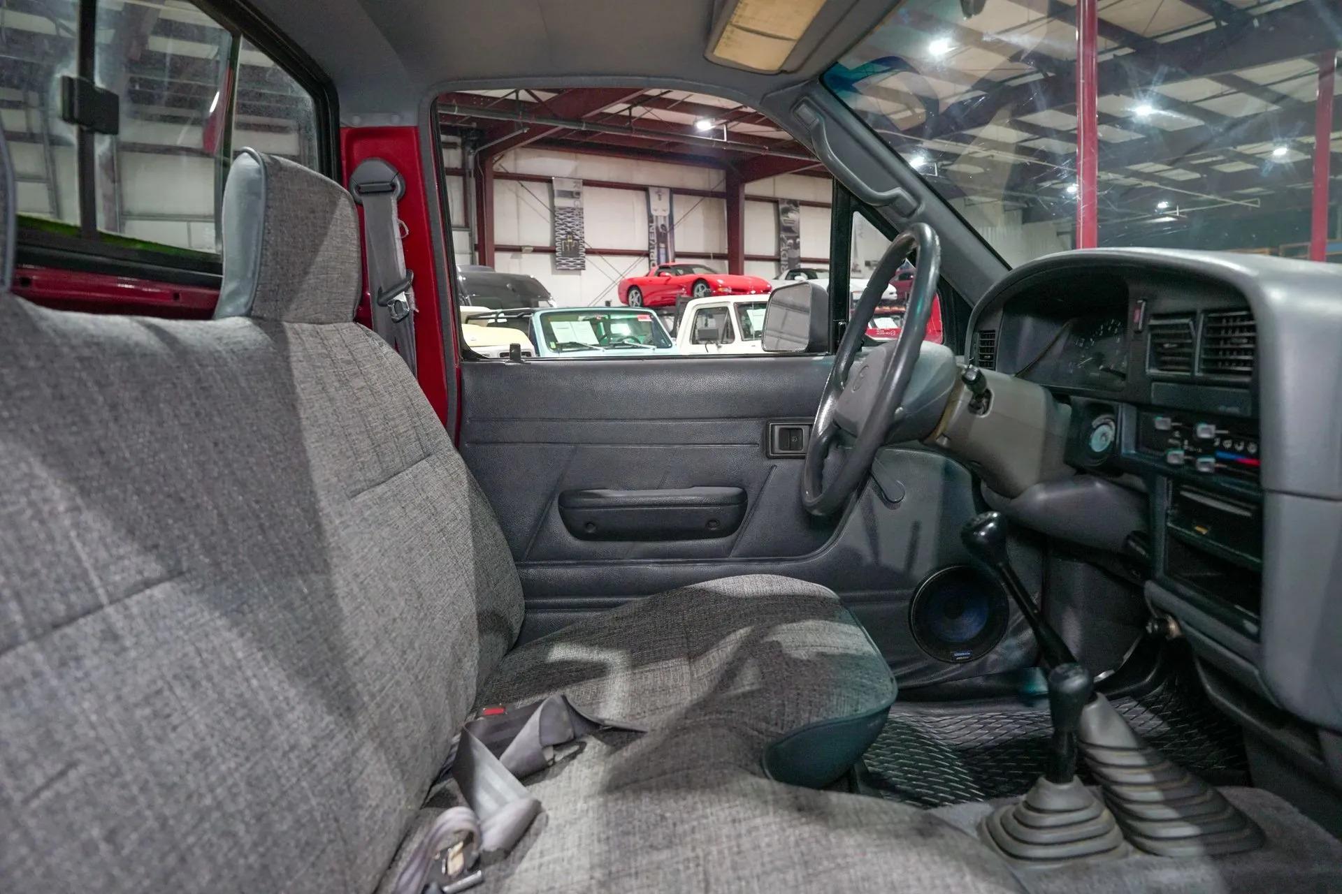 1994 Toyota Pickup DLX - 5