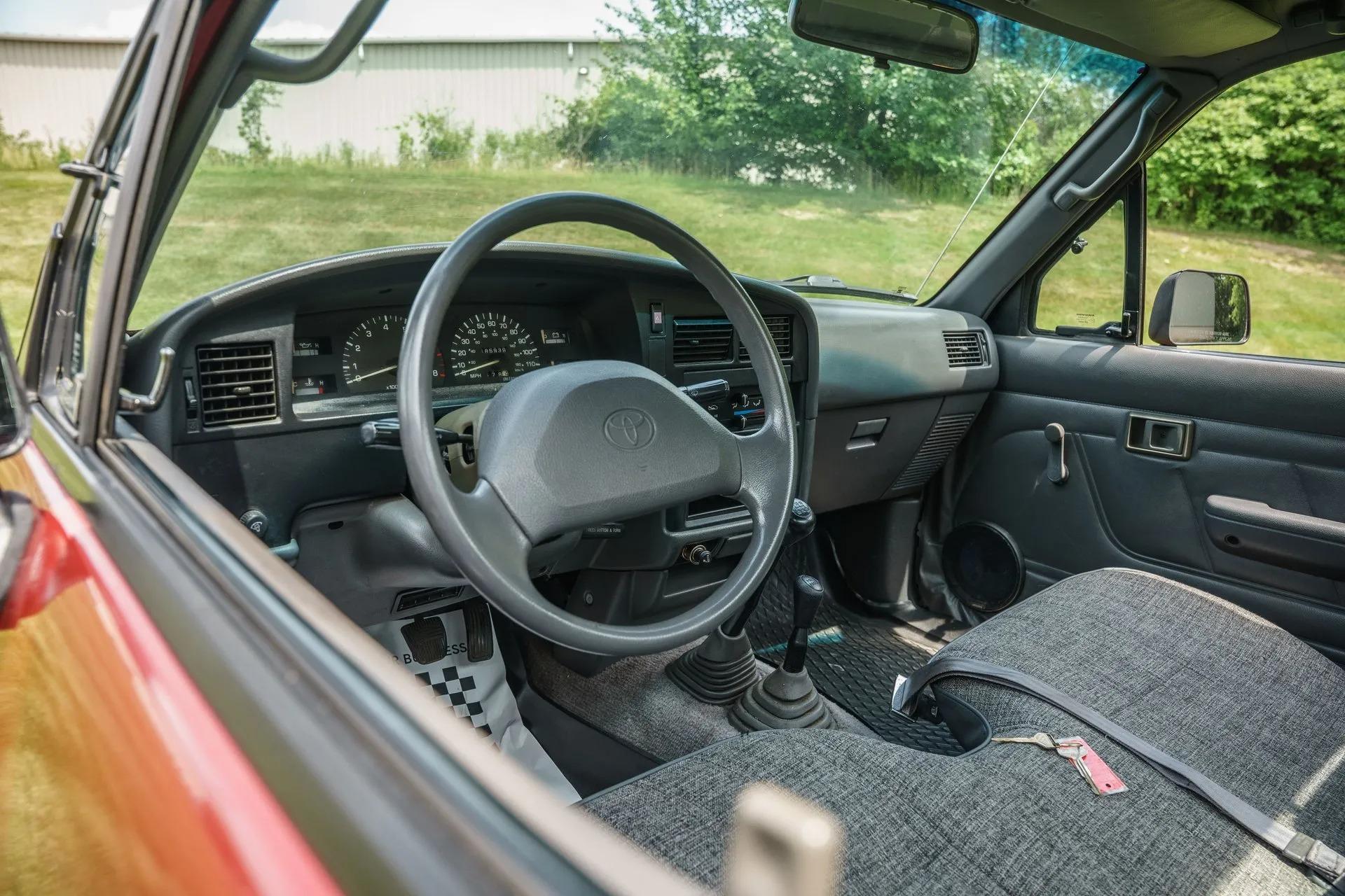 1994 Toyota Pickup DLX