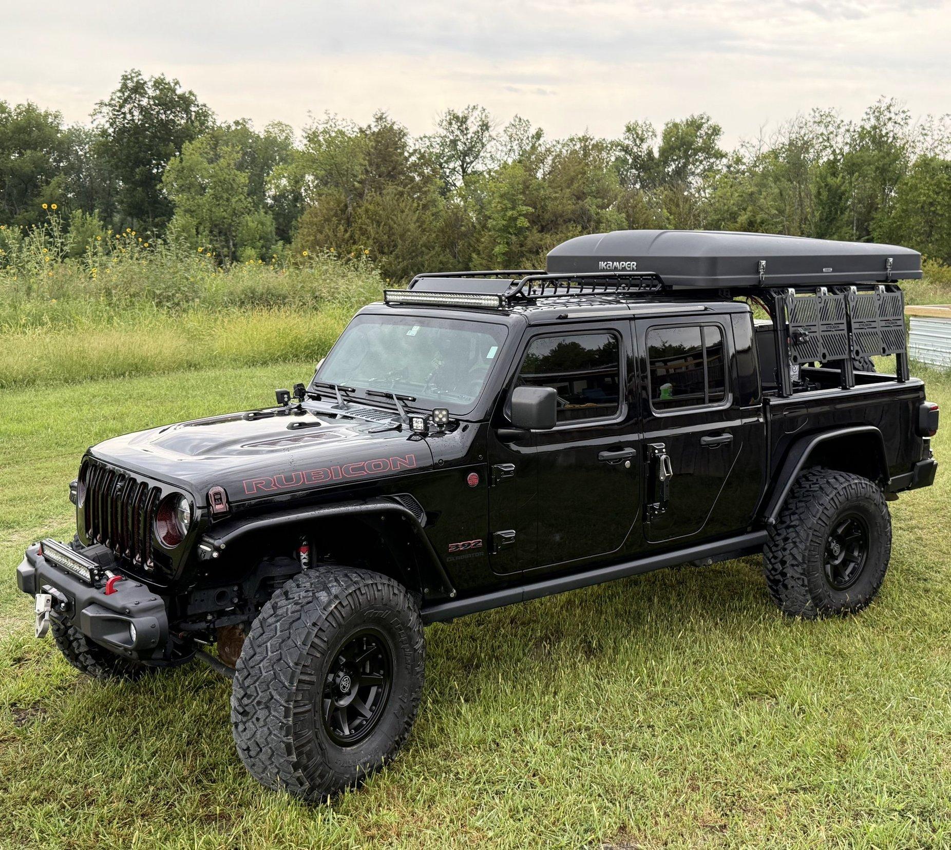 HEMI V8-Powered 2022 Jeep Gladiator - 2