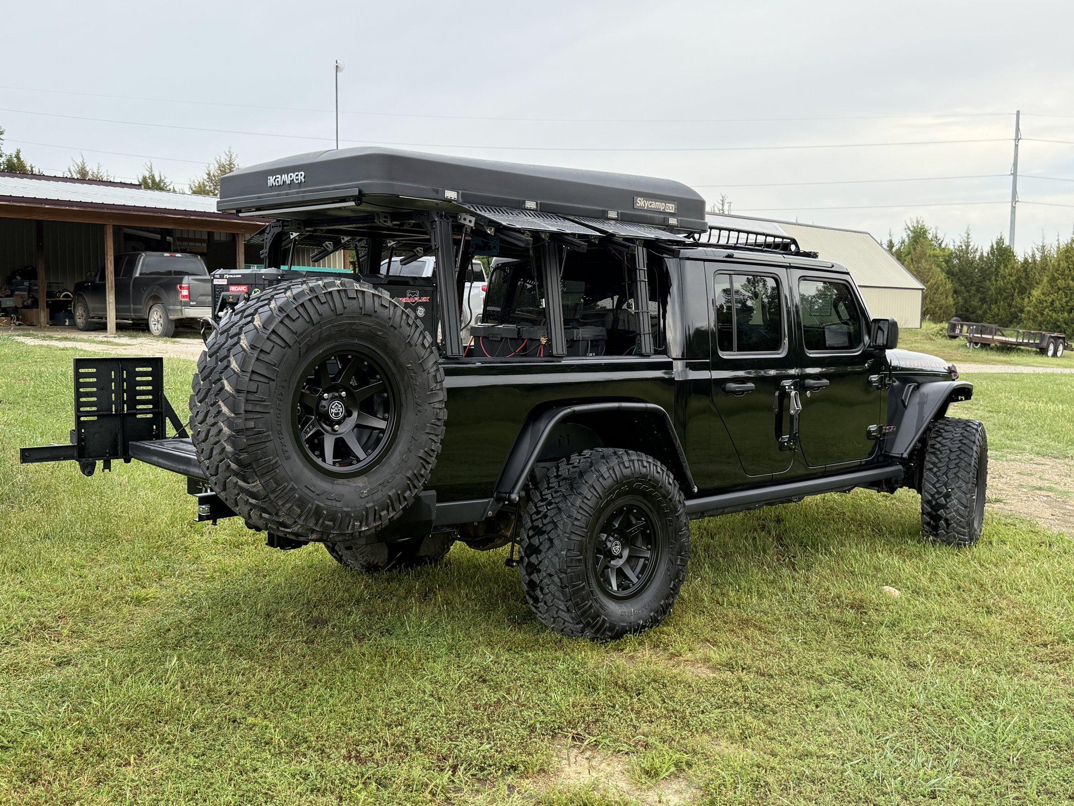 HEMI V8-Powered 2022 Jeep Gladiator - 3