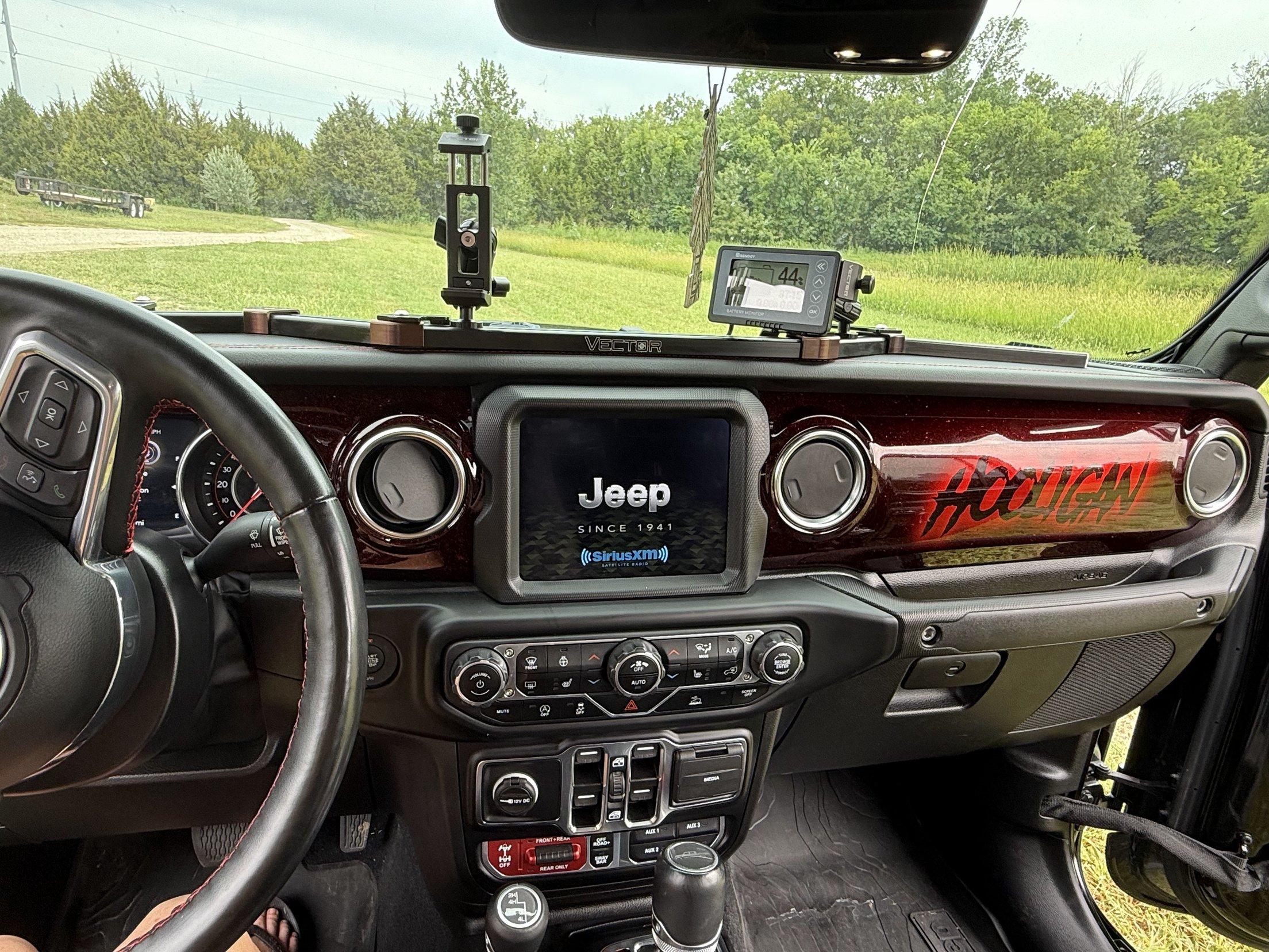 HEMI V8-Powered 2022 Jeep Gladiator