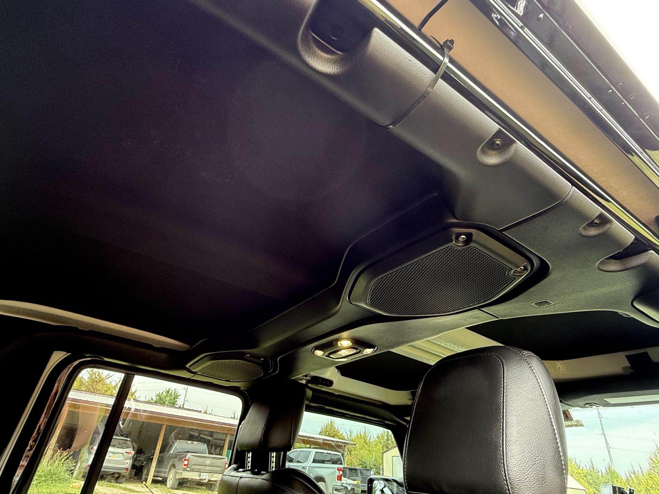 HEMI V8-Powered 2022 Jeep Gladiator