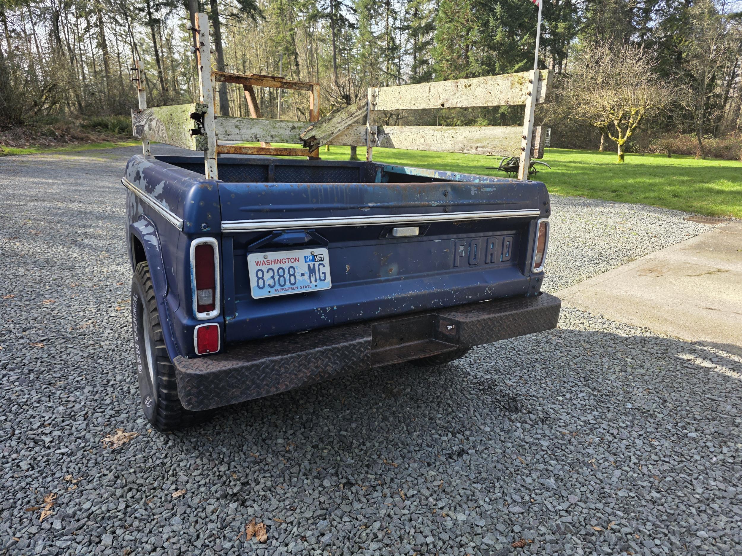 1975 Ford Bronco + Trailer