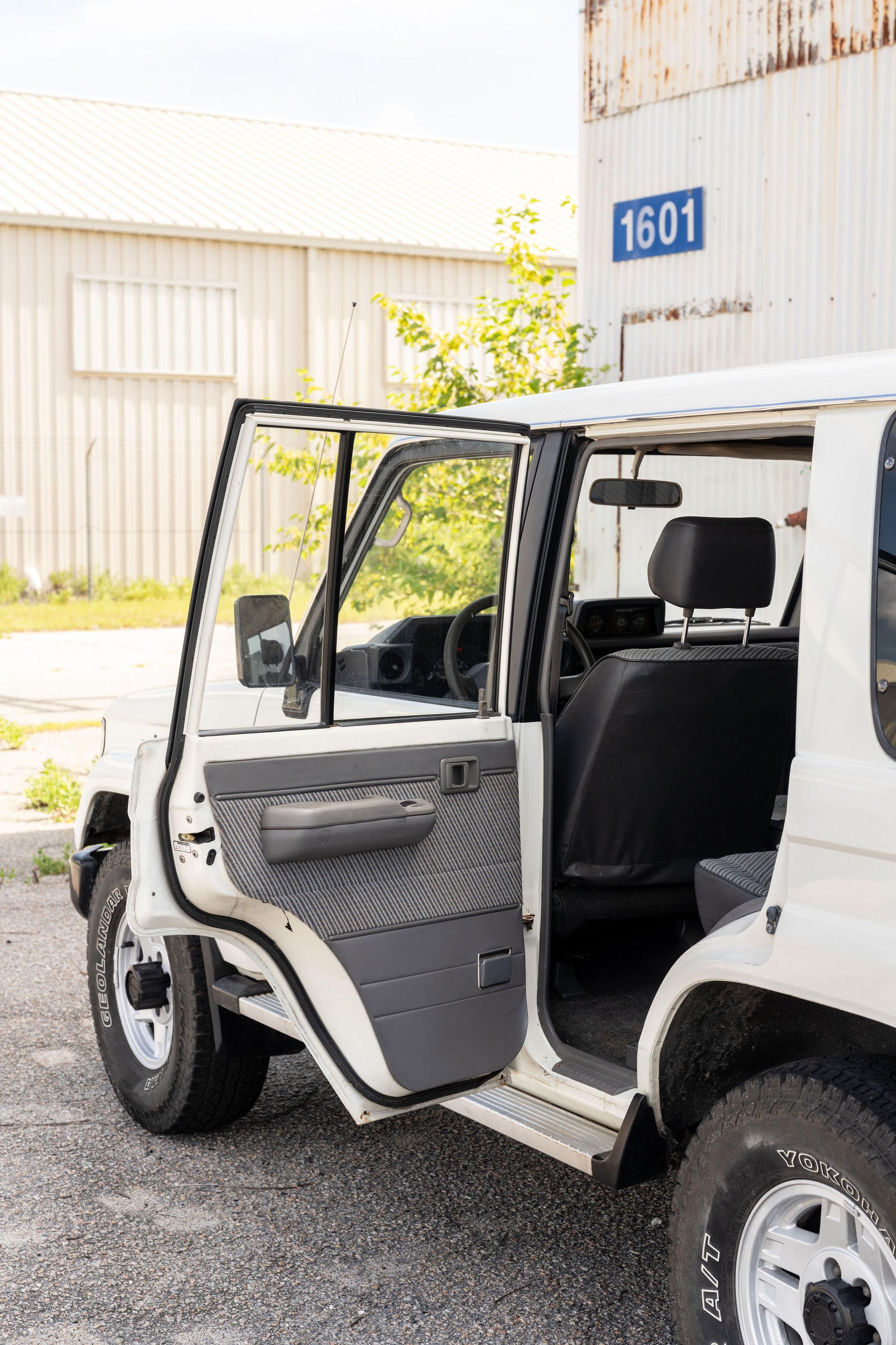 1991 Toyota Land Cruiser LJ77 LX