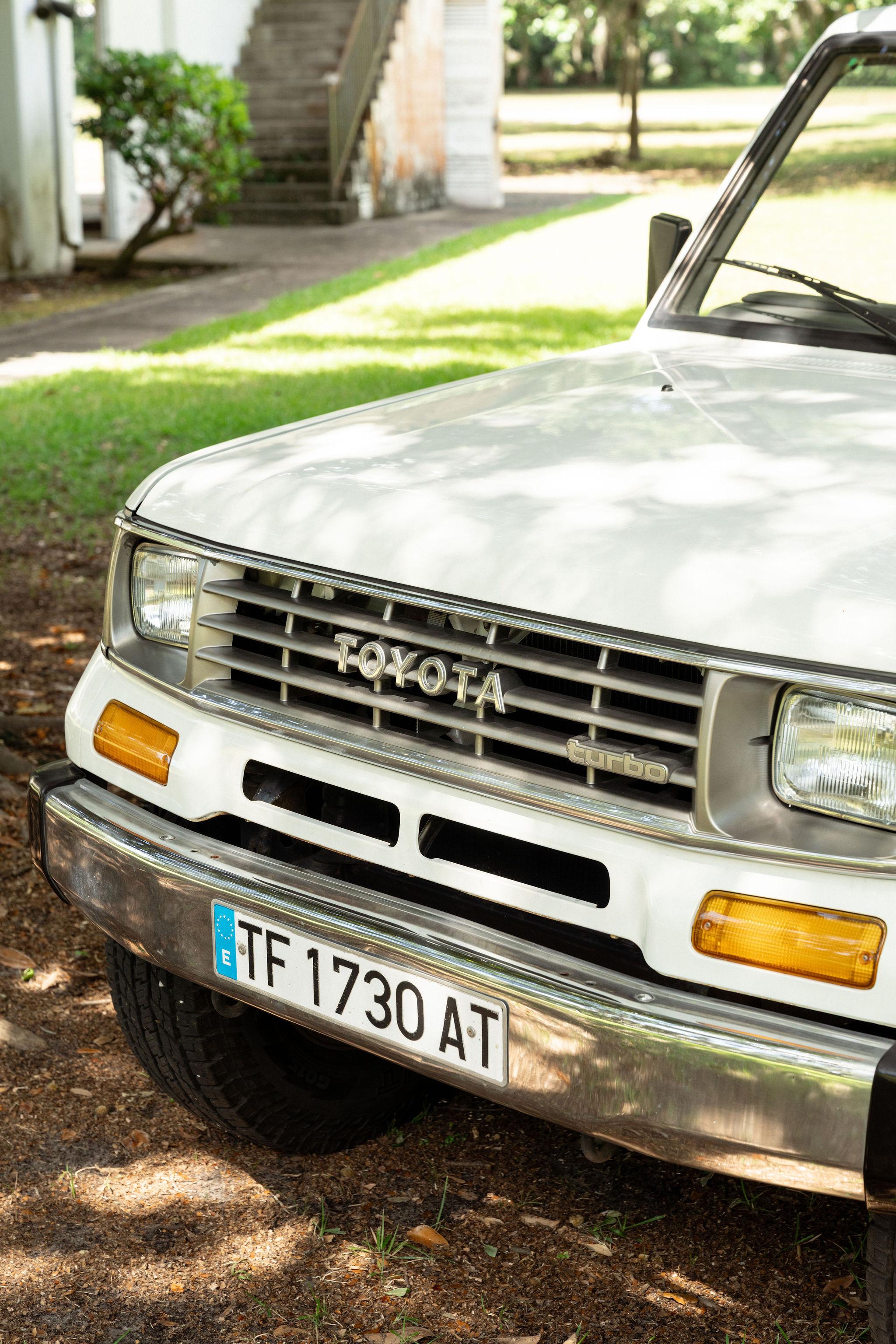 1991 Toyota Land Cruiser LJ77 LX - 4