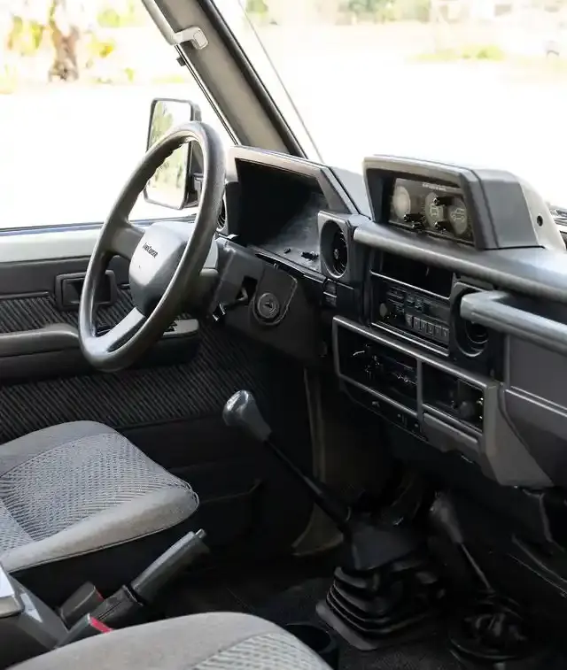 1991 Toyota Land Cruiser LJ77 LX - 5
