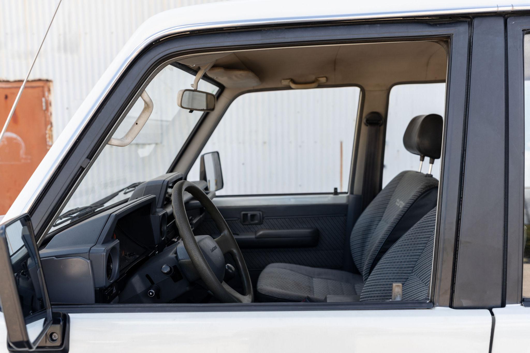 1991 Toyota Land Cruiser LJ77 LX