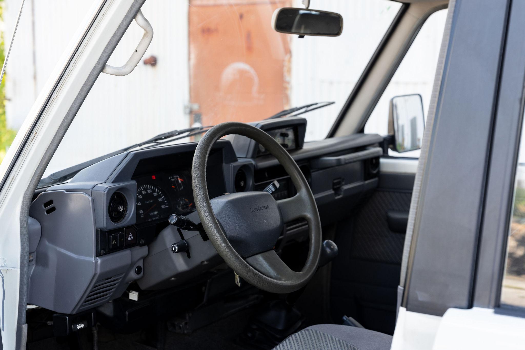 1991 Toyota Land Cruiser LJ77 LX