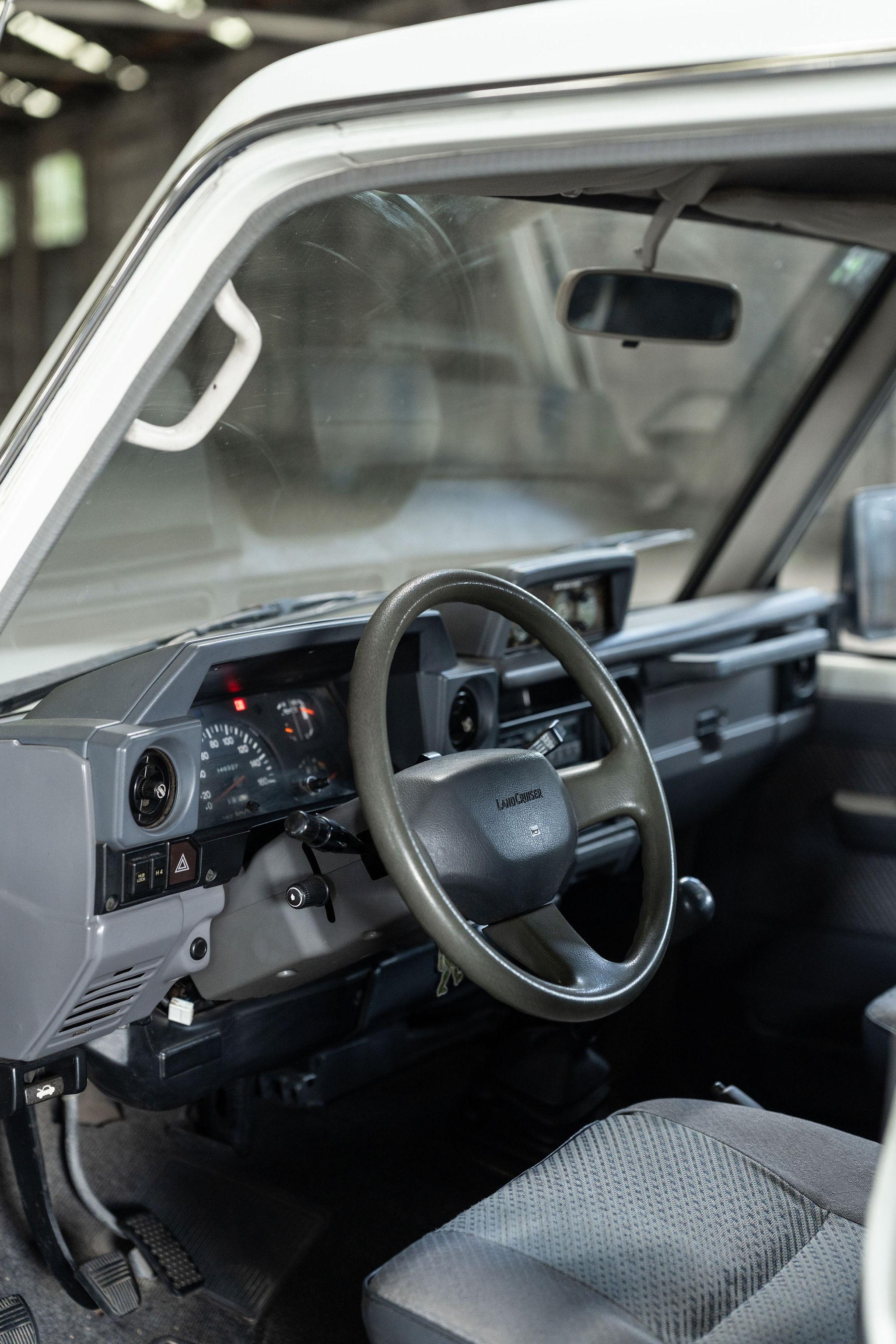 1991 Toyota Land Cruiser LJ77 LX
