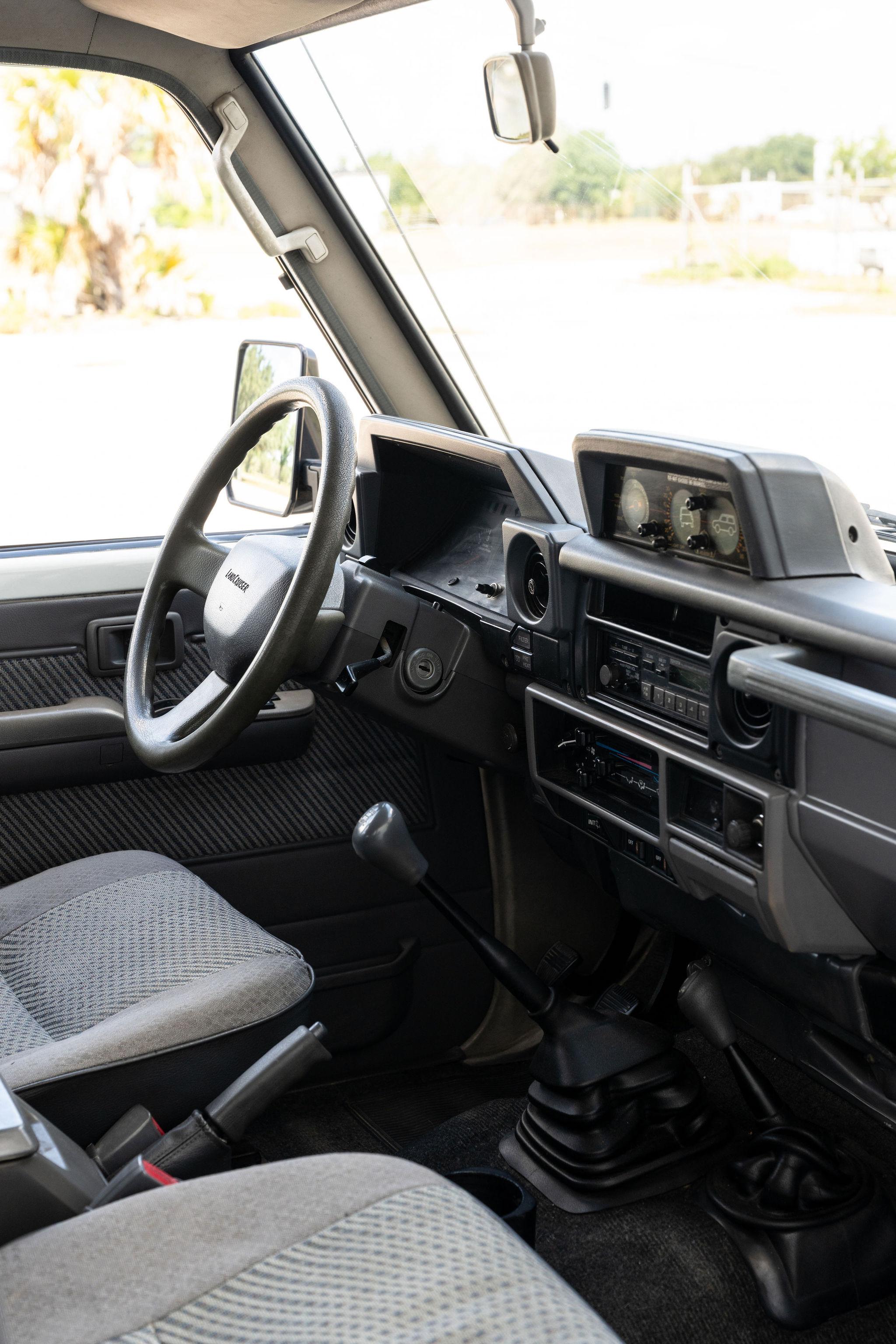 1991 Toyota Land Cruiser LJ77 LX