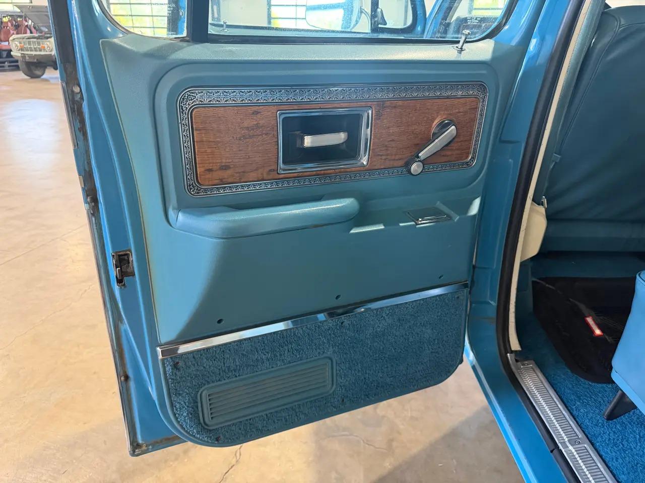 1977 Chevrolet K10 Suburban