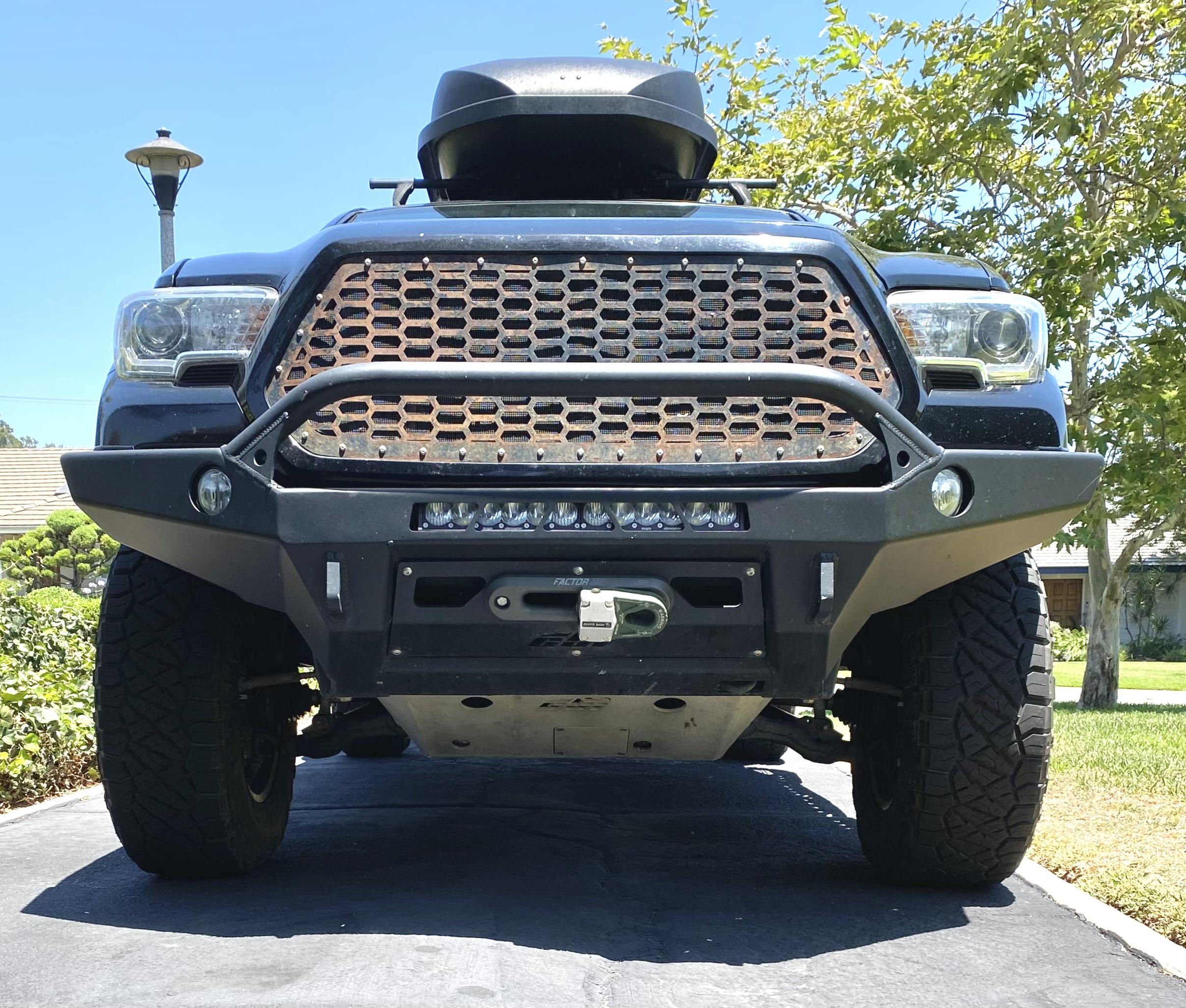 2017 Toyota Tacoma TRD Off-Road - 3