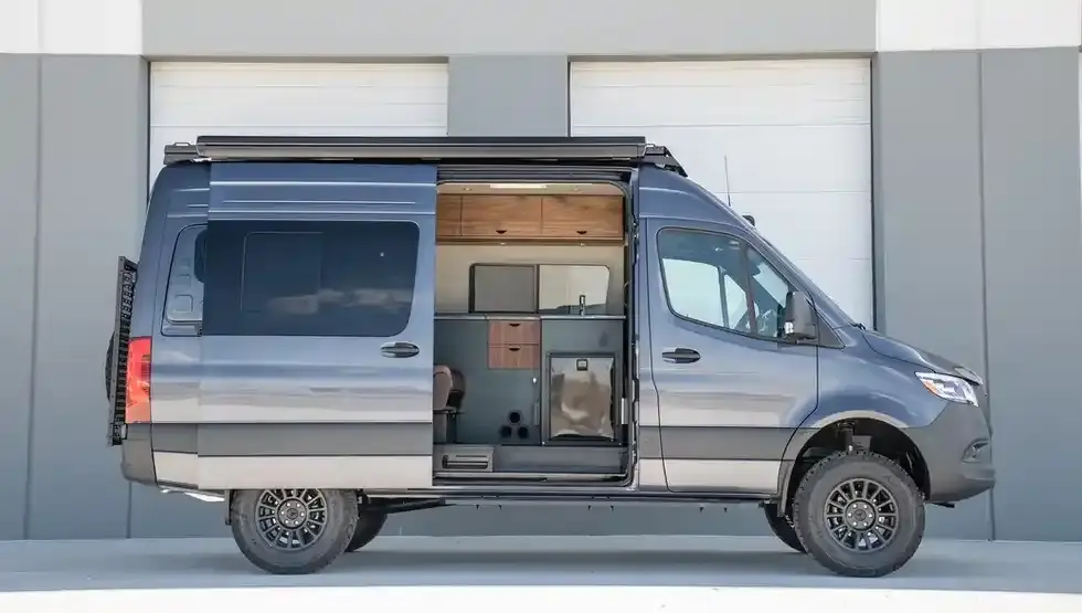 2025 Mercedes-Benz Sprinter Doc Holliday 144 Pro - 2