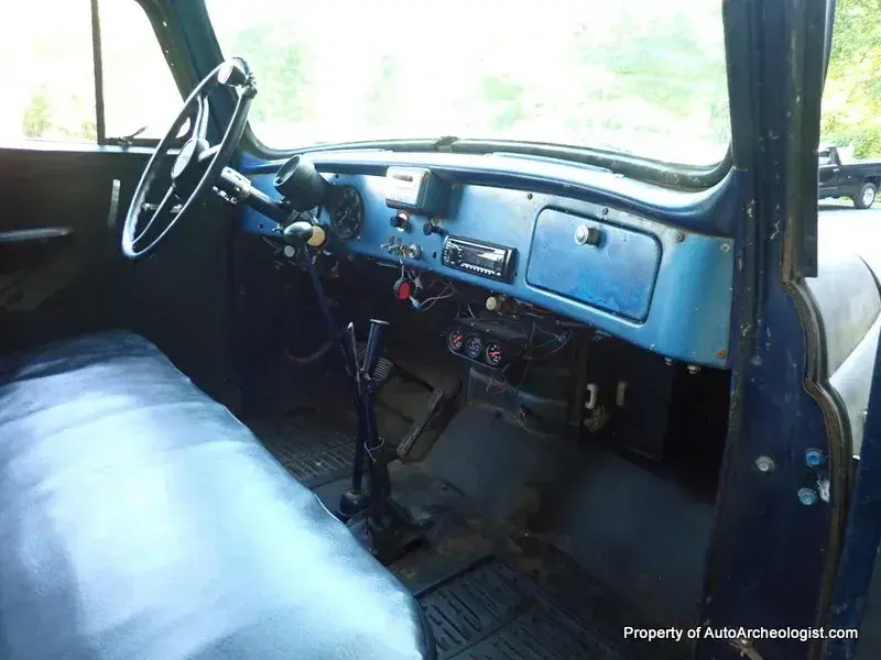 1952 International L120 Flatbed