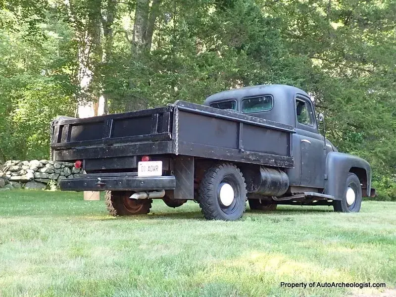1952 International L120 Flatbed - 3