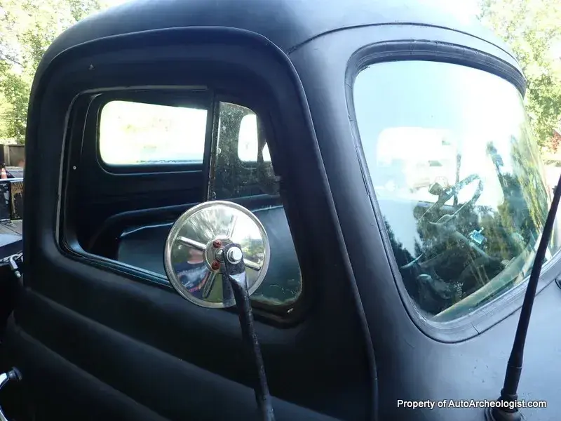 1952 International L120 Flatbed