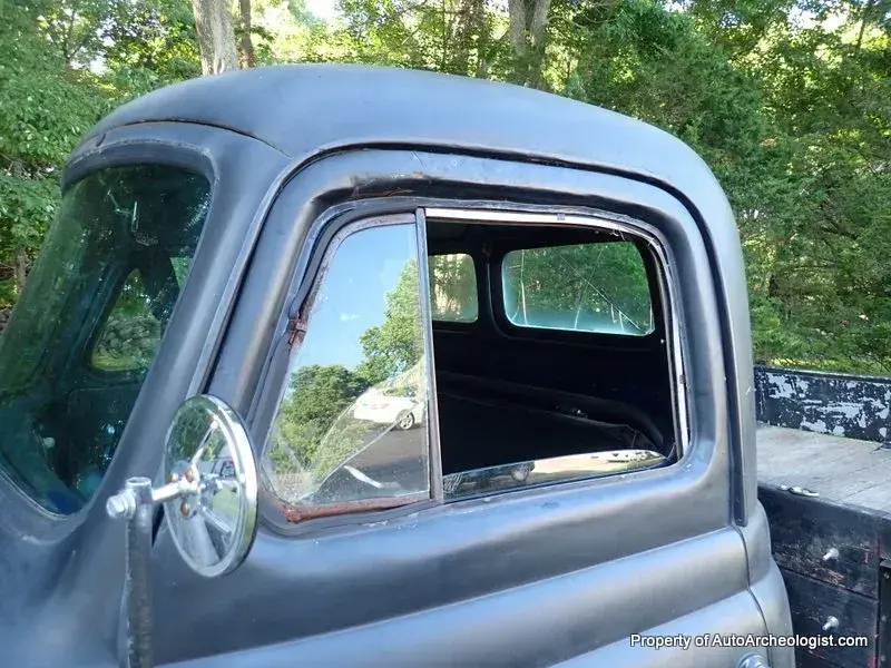 1952 International L120 Flatbed