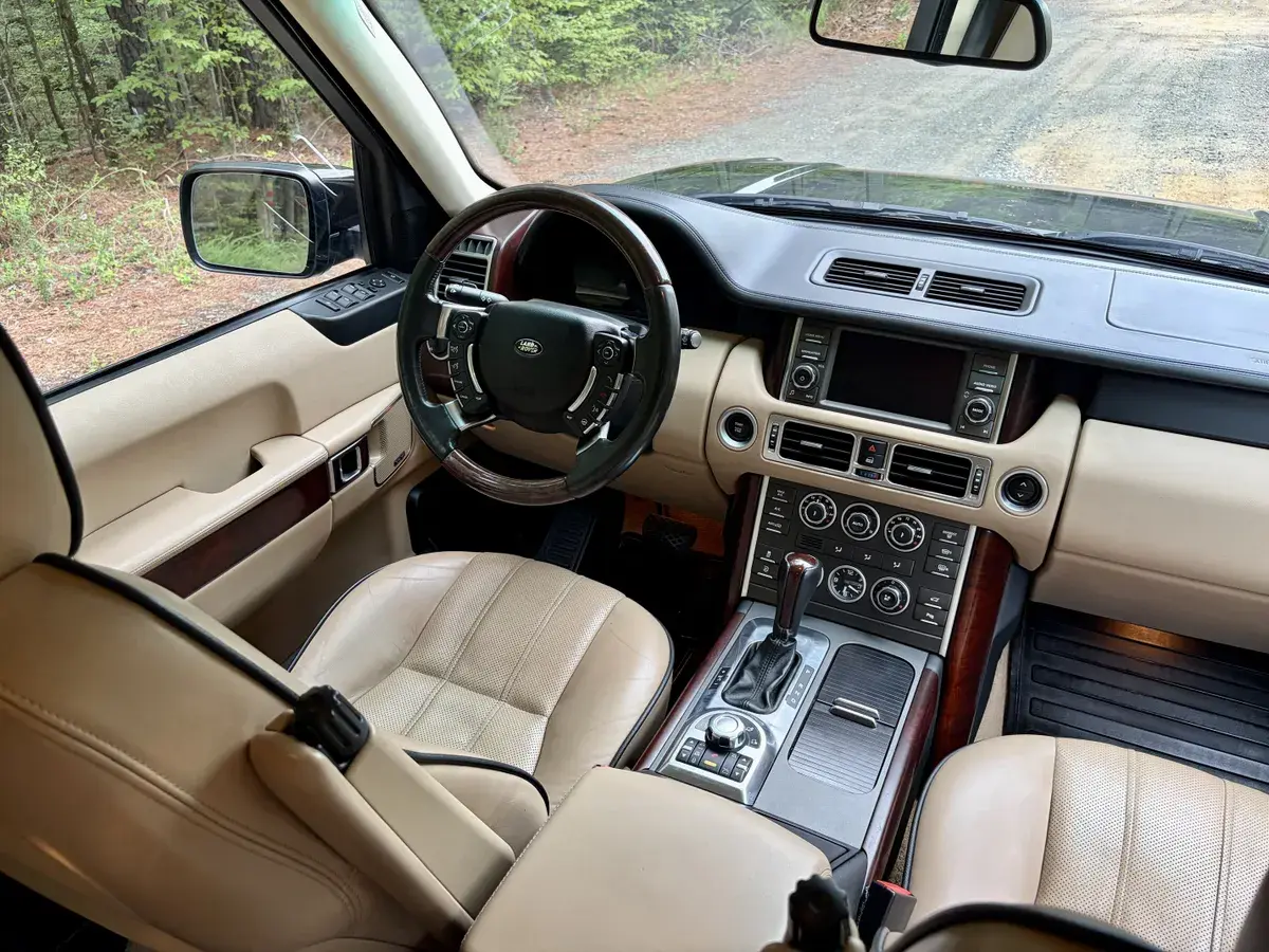 2012 Land Rover Range Rover HSE Luxury
