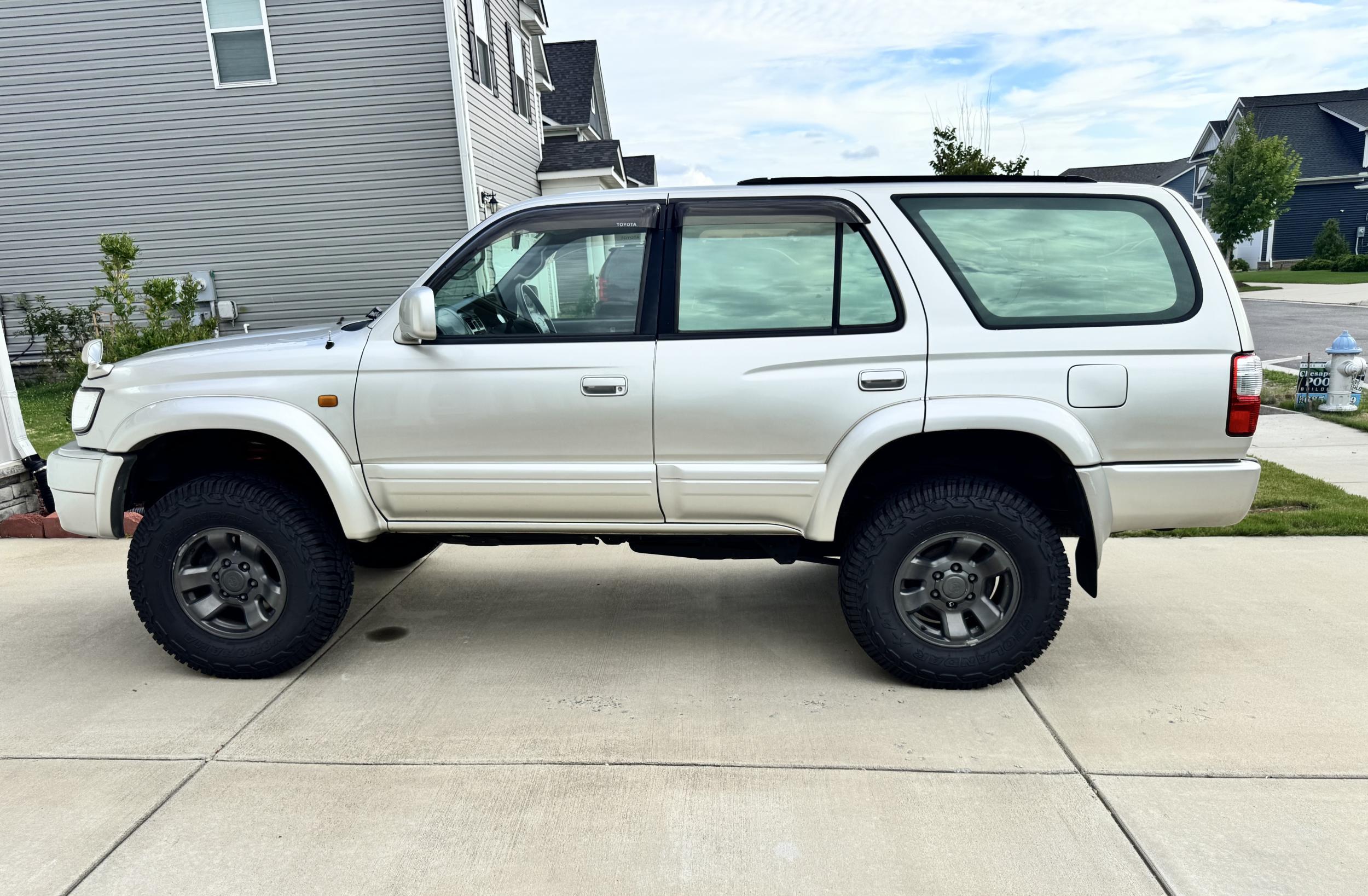 1999 Toyota Hilux Surf SSR-X - 2
