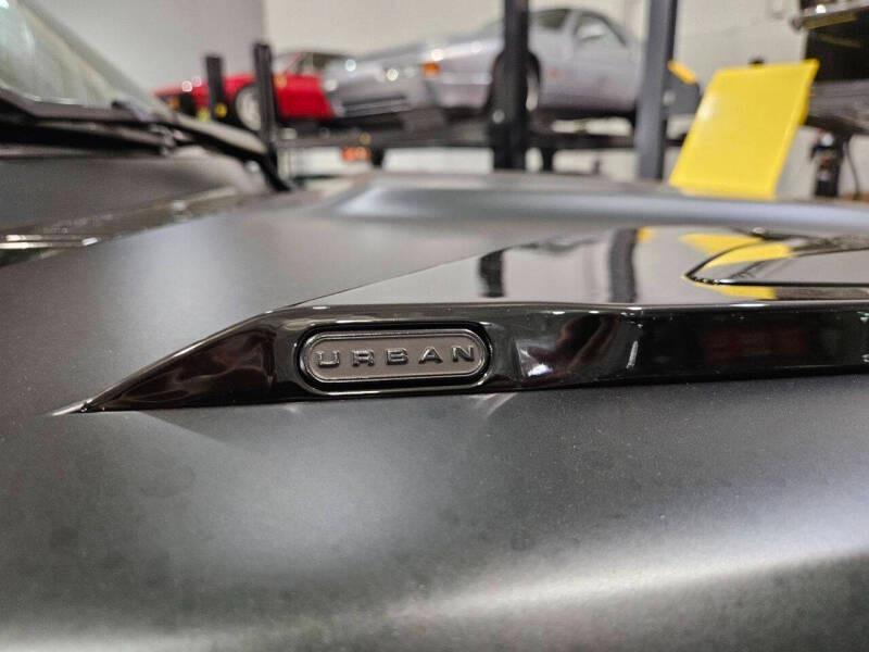 2025 Land Rover Defender 110 V8 Urban Widetrack