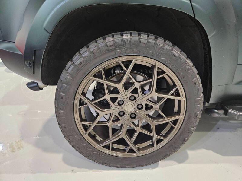 2025 Land Rover Defender 110 V8 Urban Widetrack