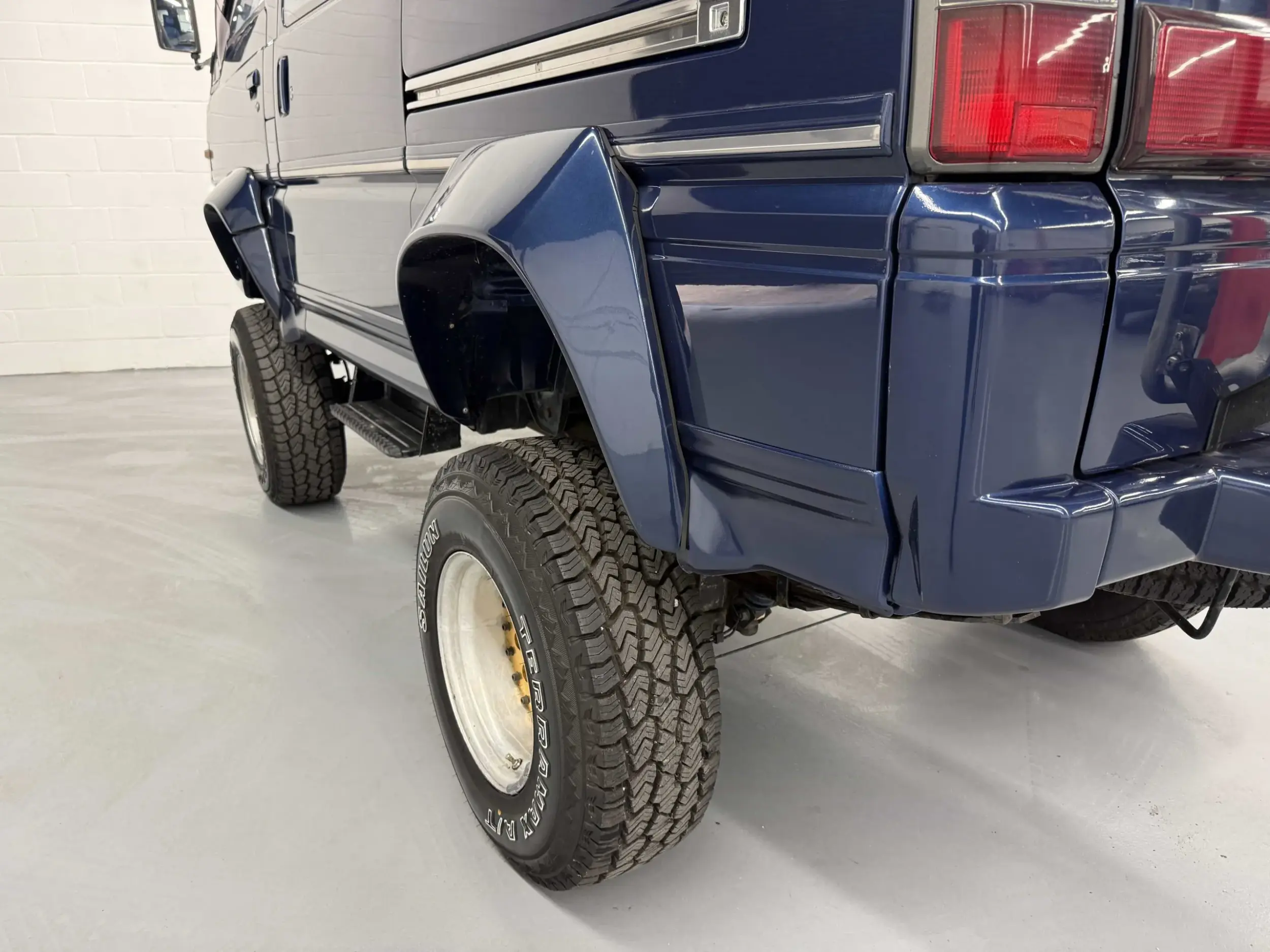 Lifted 1993 Mitsubishi Delica L300