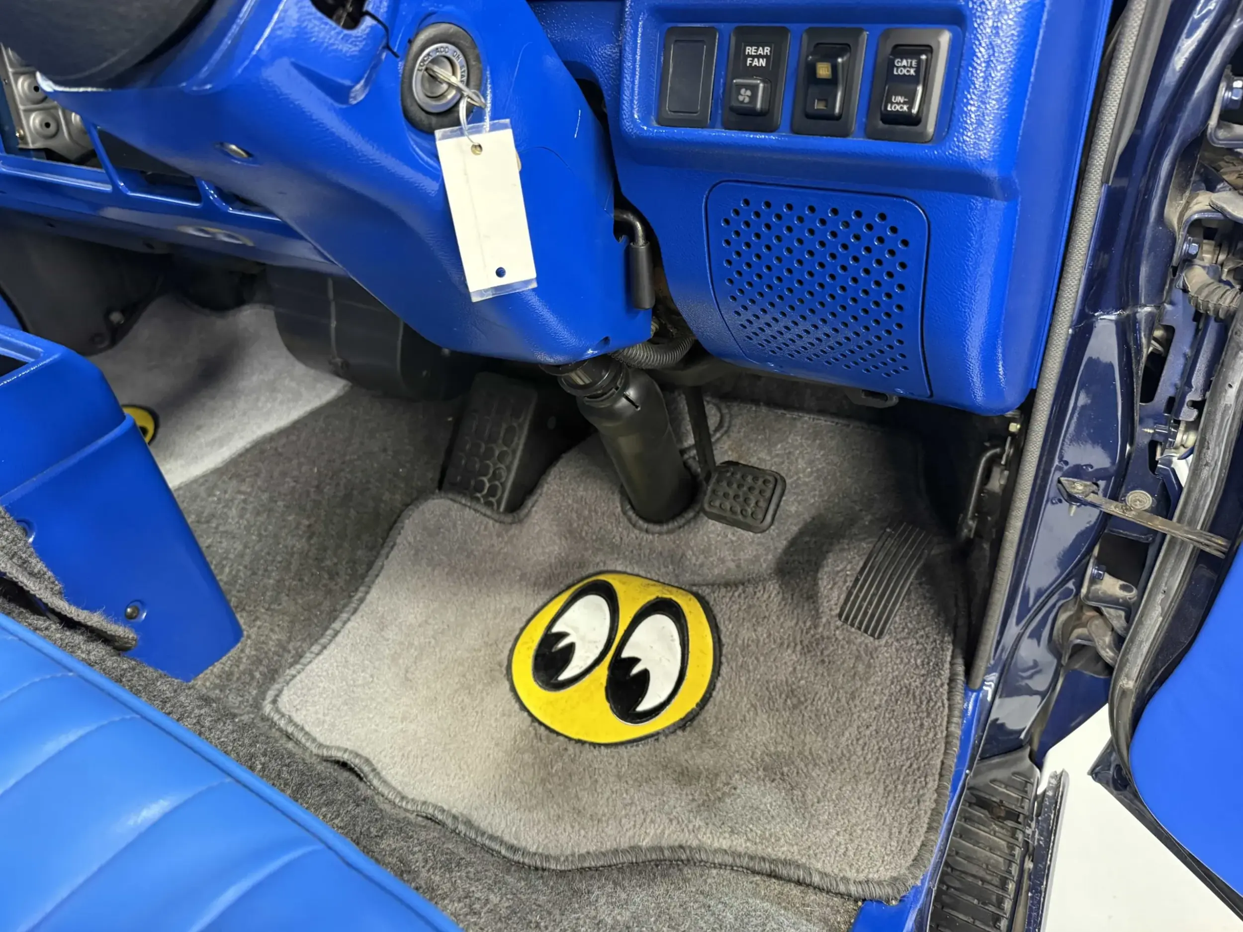 Lifted 1993 Mitsubishi Delica L300