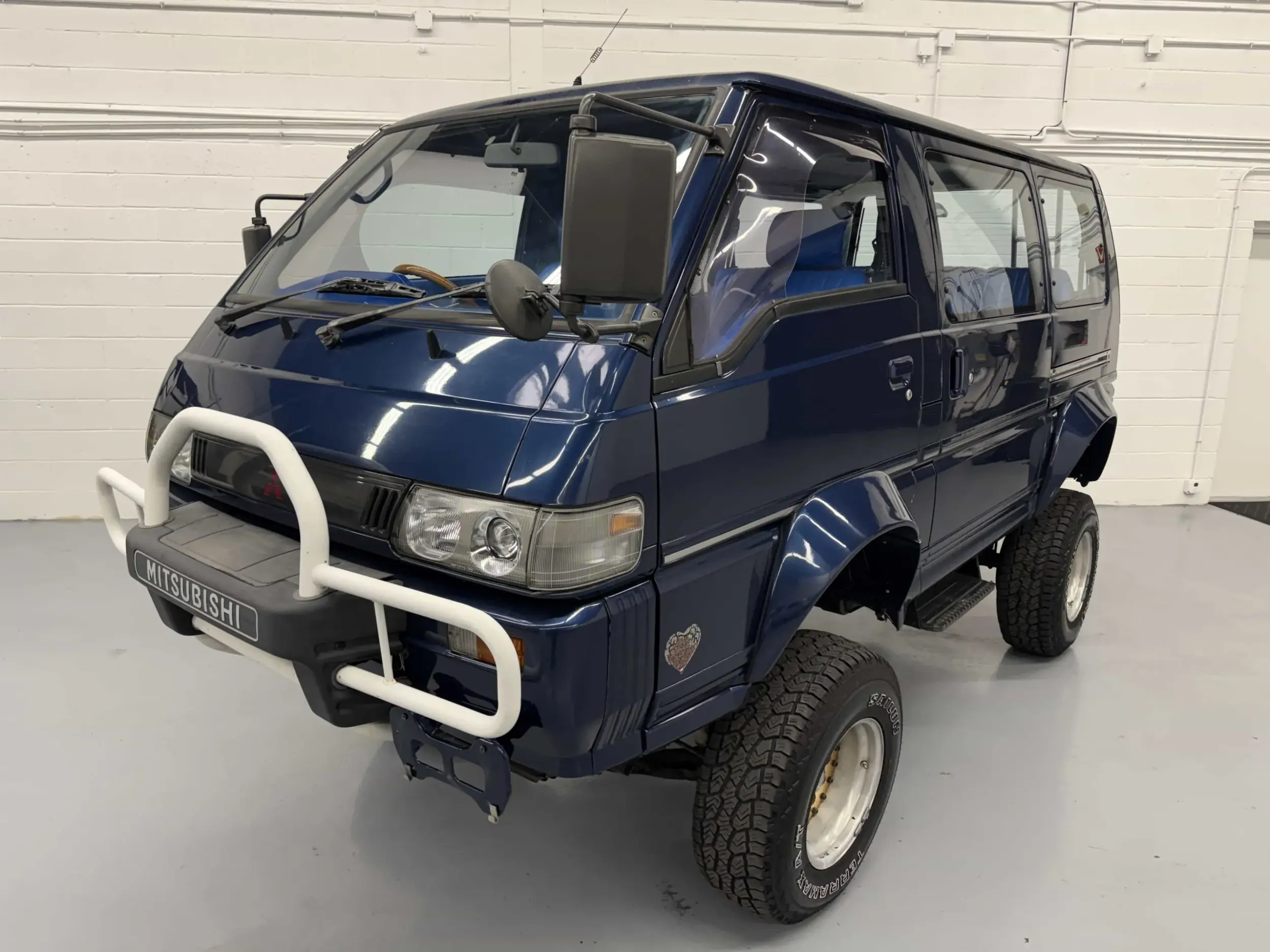 Lifted 1993 Mitsubishi Delica L300