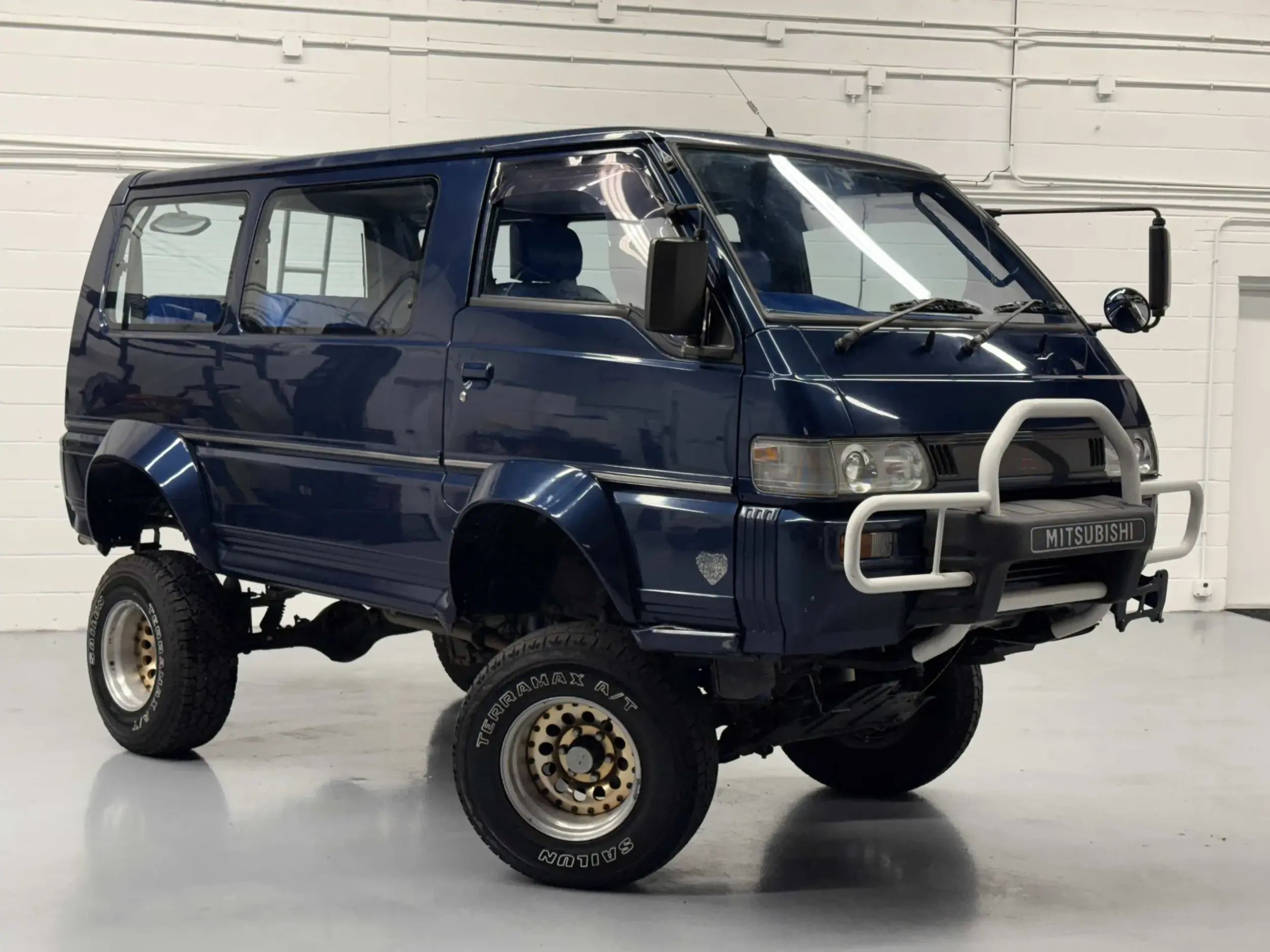  Mitsubishi Delica