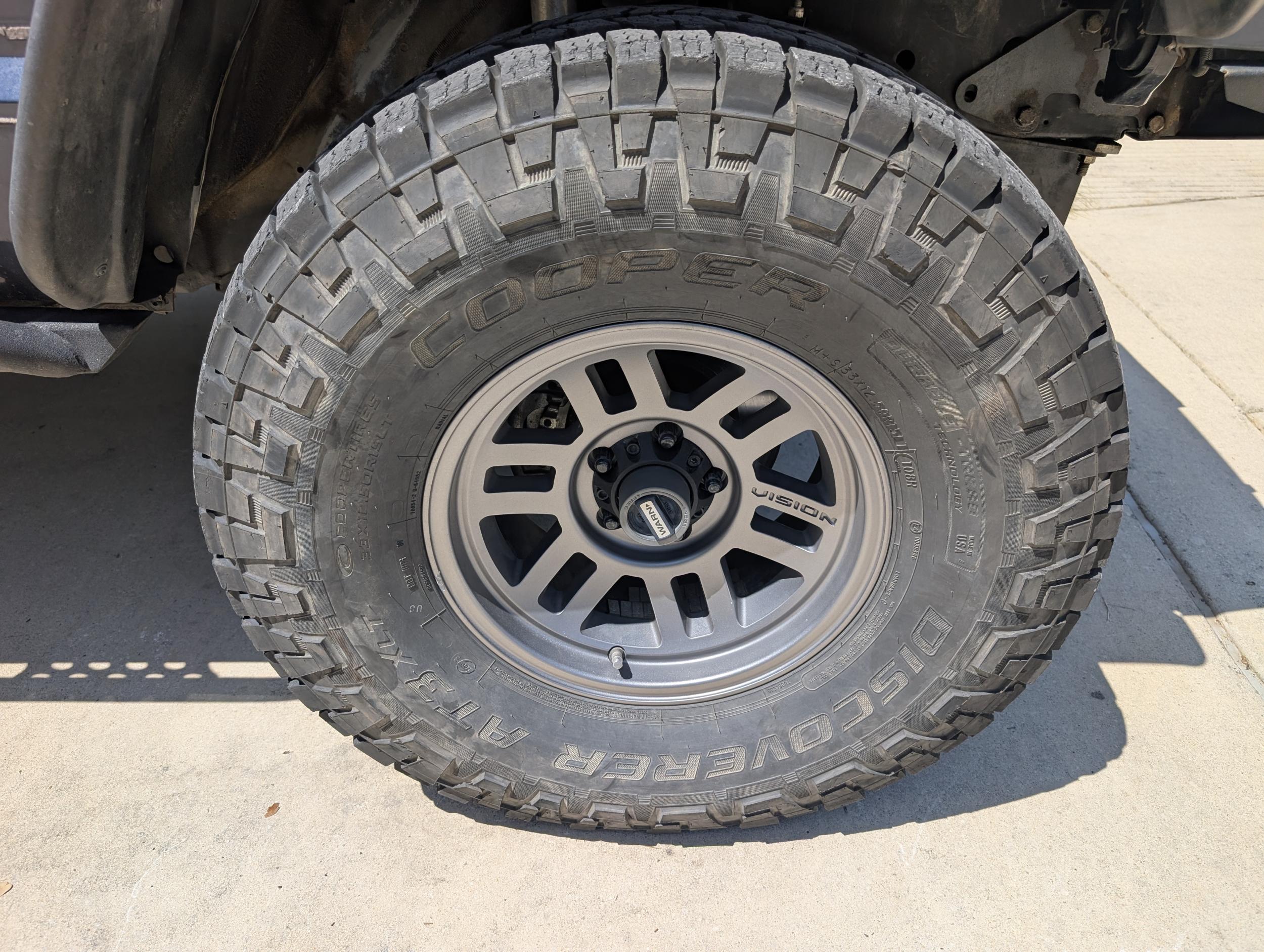 Heavily-Modified 2000 Jeep Cherokee Sport