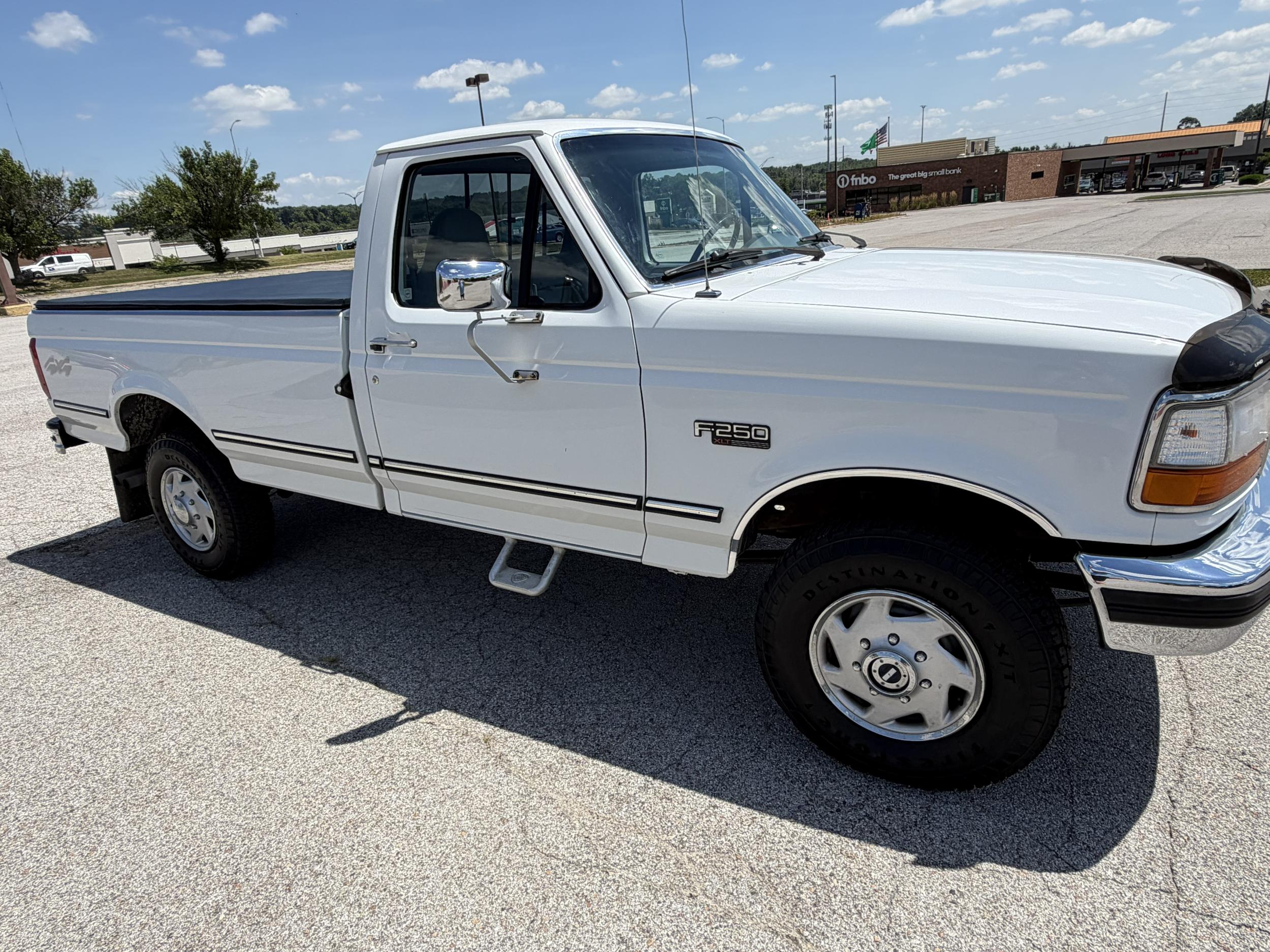 1995 Ford F-250 XLT - 2