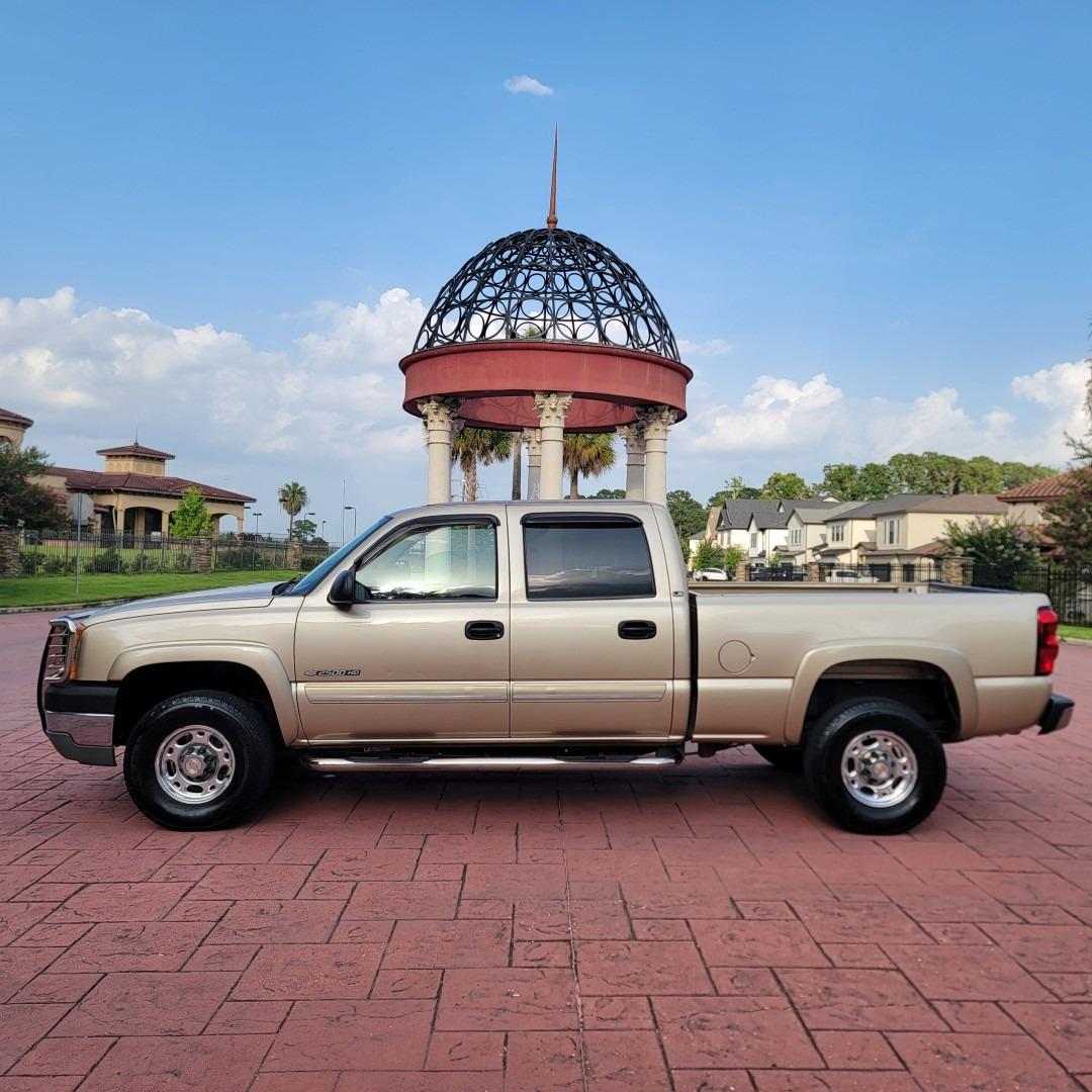 2004 Chevy 2500HD Silverado - 2