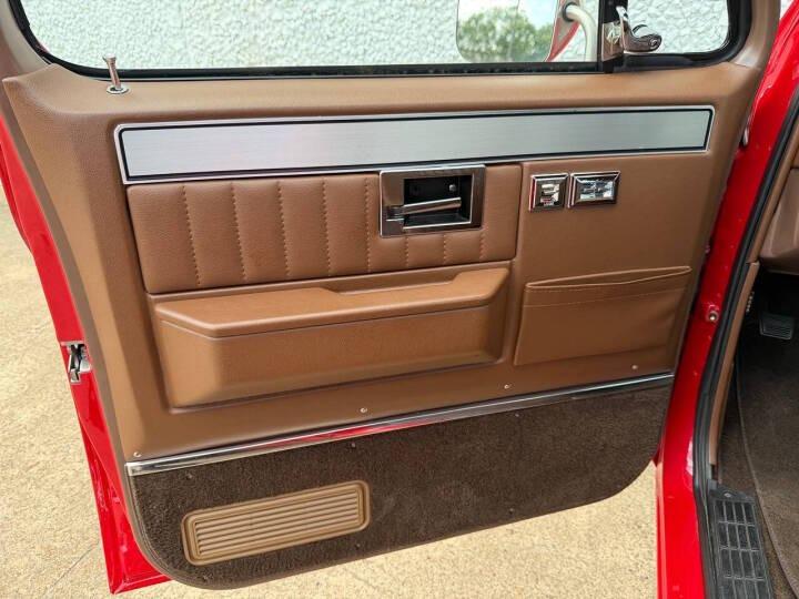 1985 Chevy C10 Silverado Show Truck