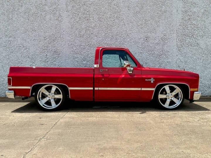 1985 Chevy C10 Silverado Show Truck - 2
