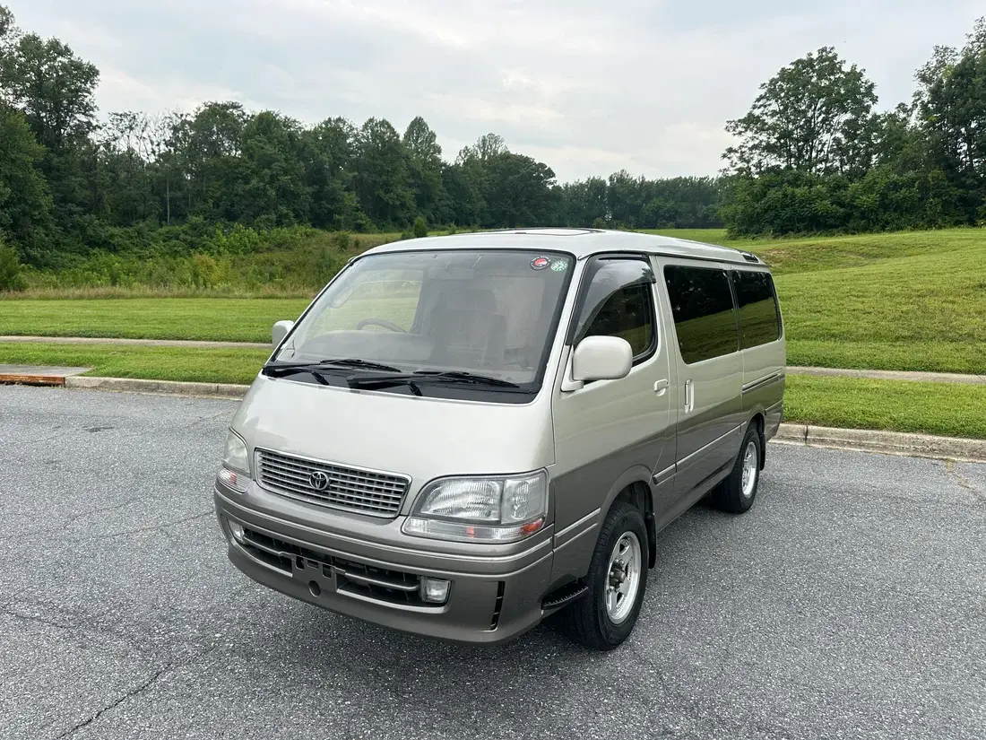  Toyota HiAce