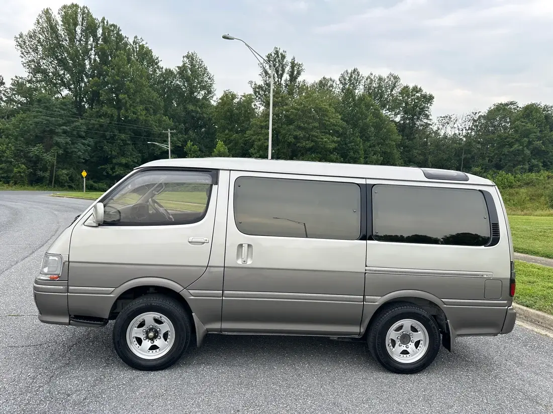 1998 Toyota HiAce Super Custom Limited