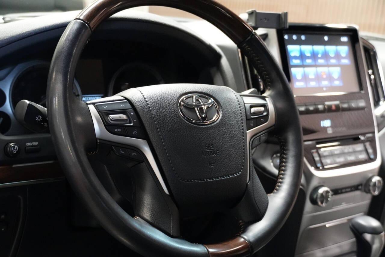 2020 Toyota Land Cruiser Heritage Edition