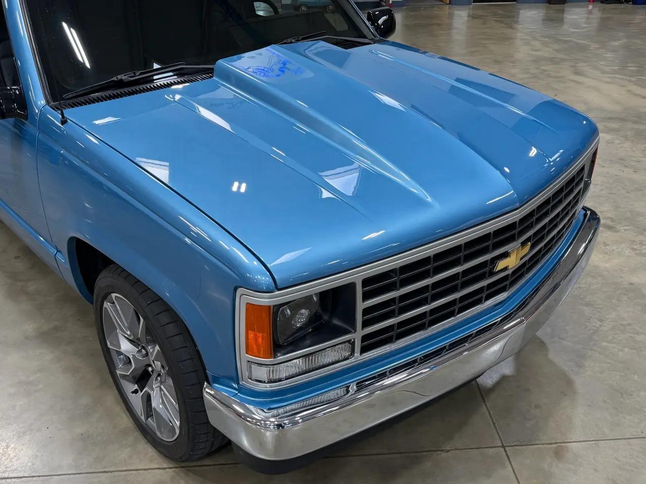 Frame-Off Restomod 1988 Chevrolet C1500