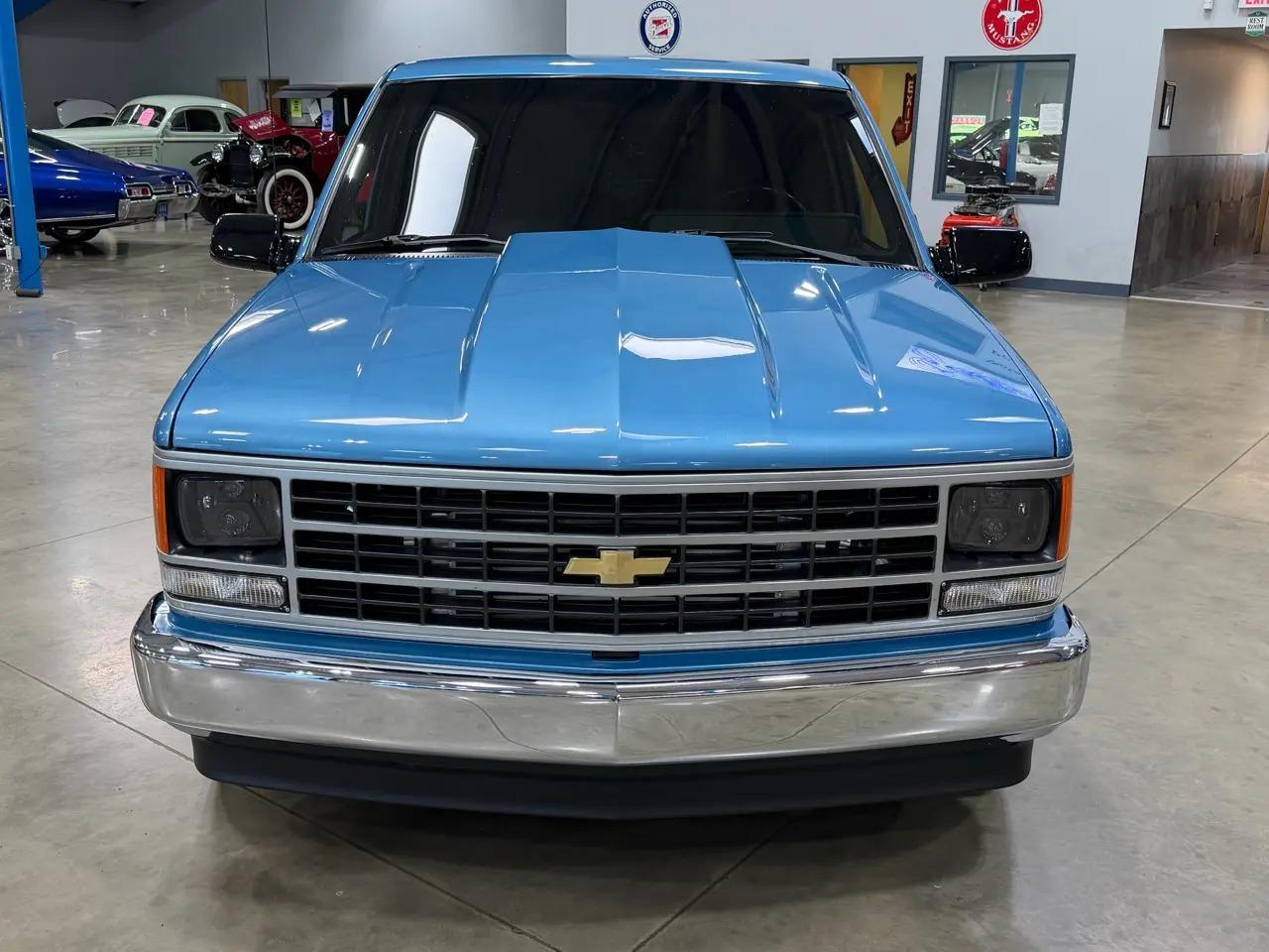 Frame-Off Restomod 1988 Chevrolet C1500 - 3