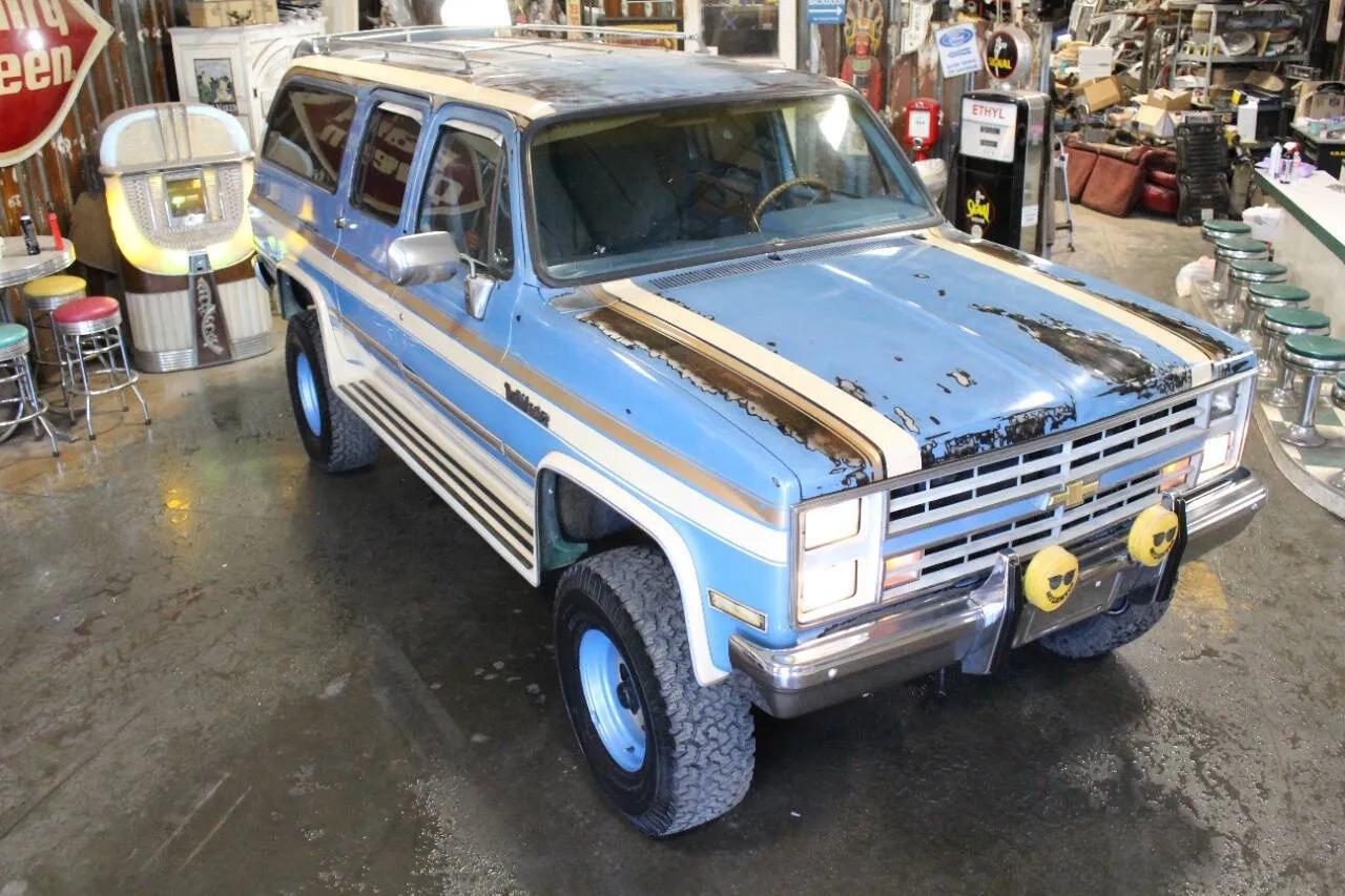 1987 Chevrolet Suburban V10 Trail Master