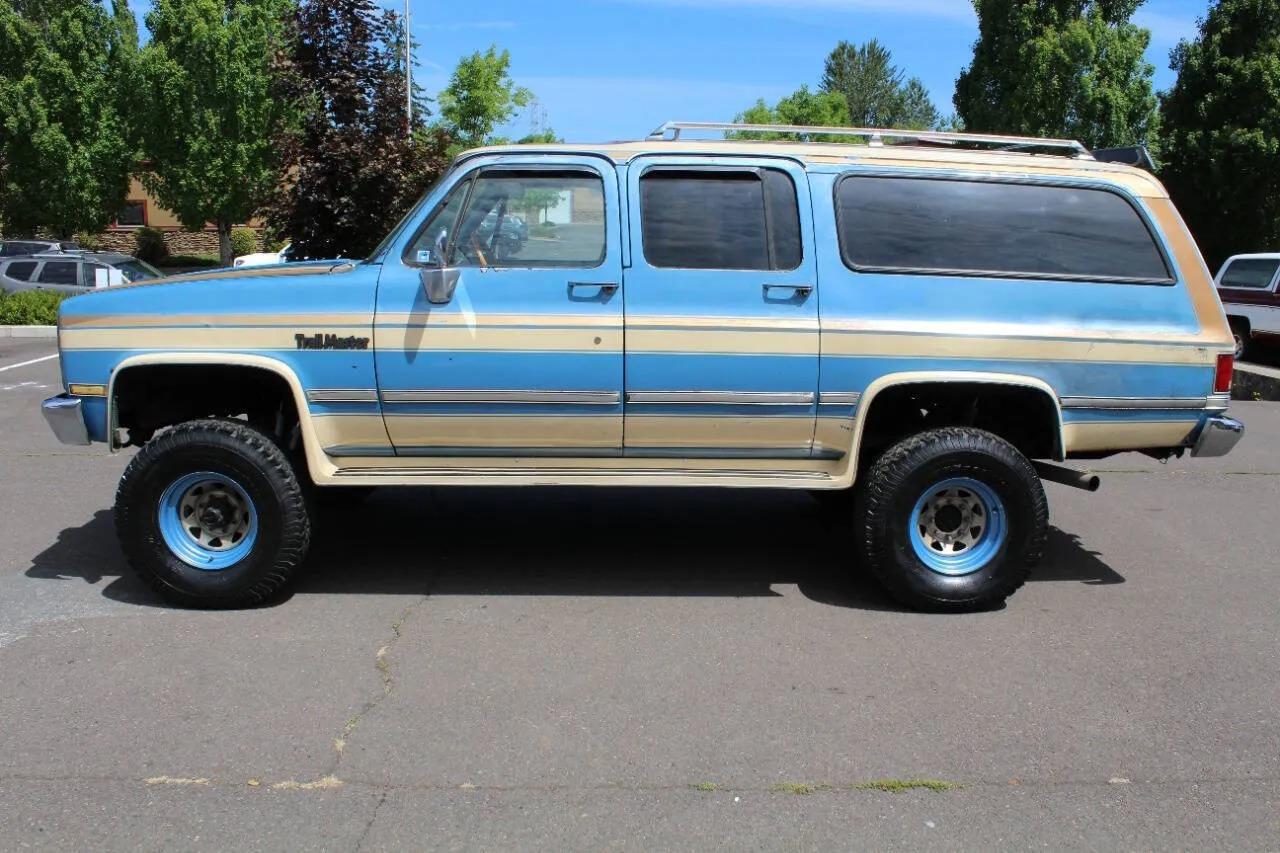 1987 Chevrolet Suburban V10 Trail Master - 4