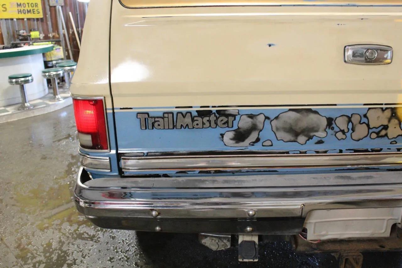 1987 Chevrolet Suburban V10 Trail Master
