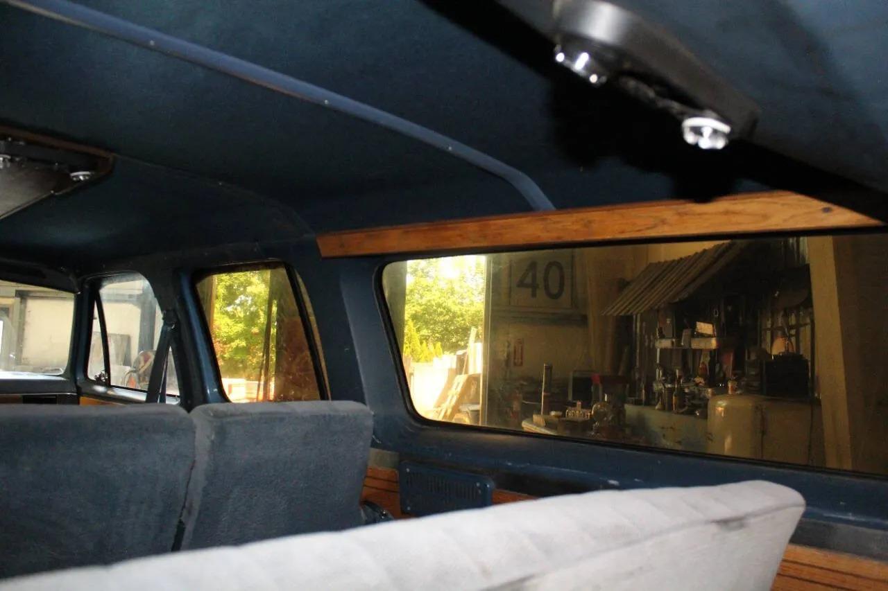 1987 Chevrolet Suburban V10 Trail Master