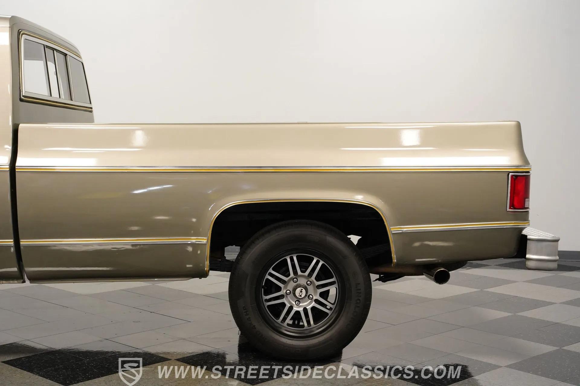 1977 GMC C1500 Royal Sierra