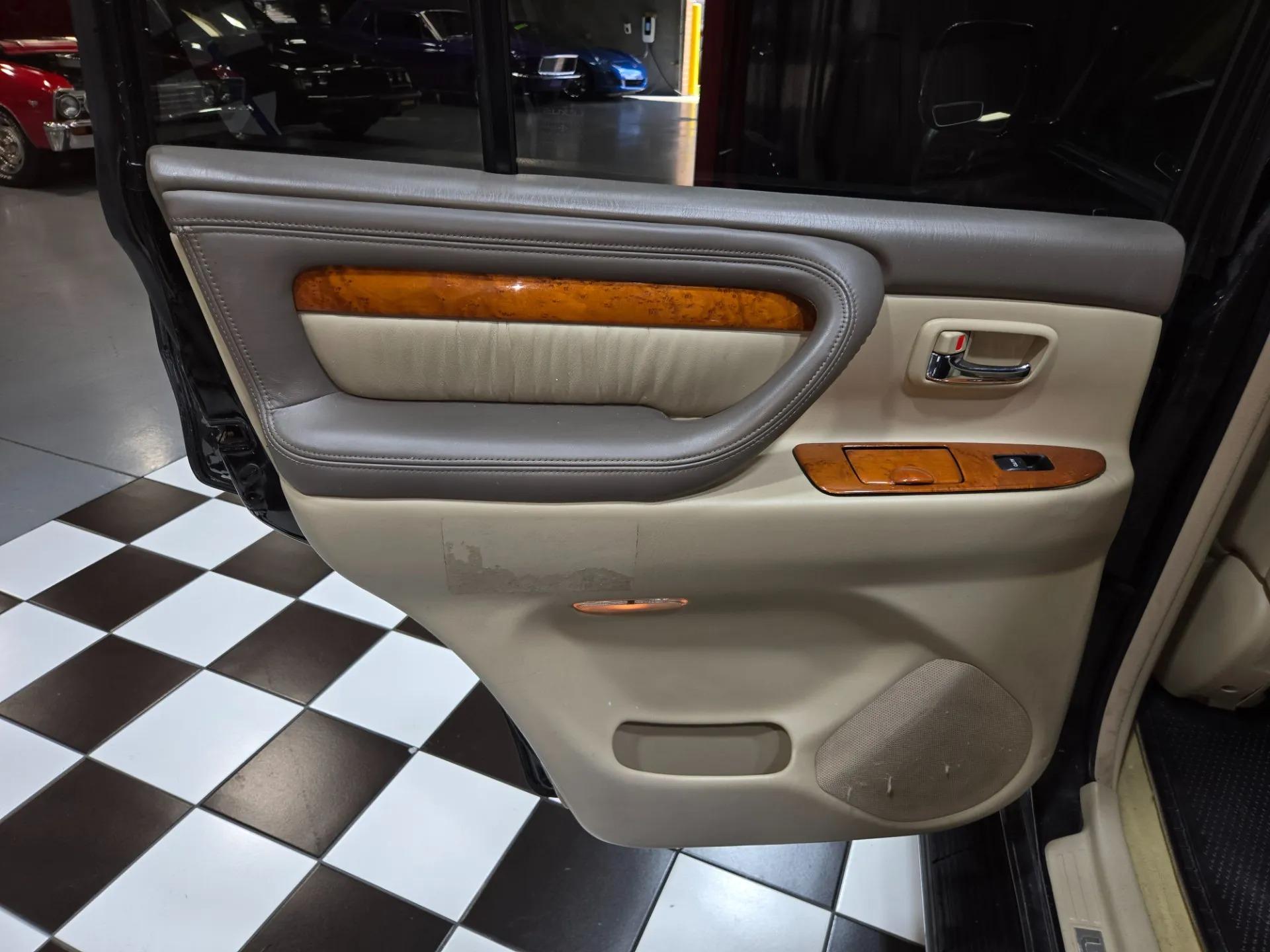 2004 Lexus LX 470