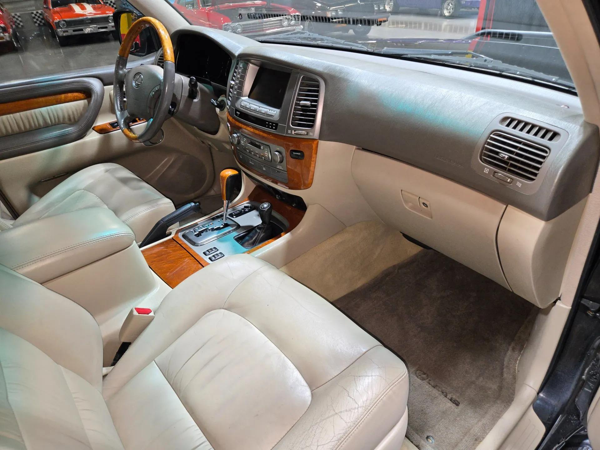 2004 Lexus LX 470