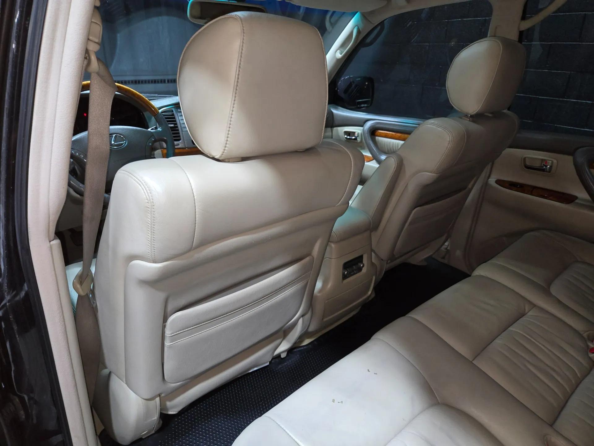2004 Lexus LX 470