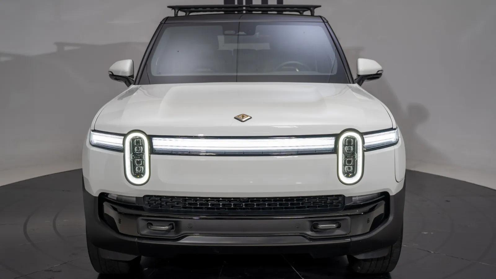 2025 Rivian R1S Premium