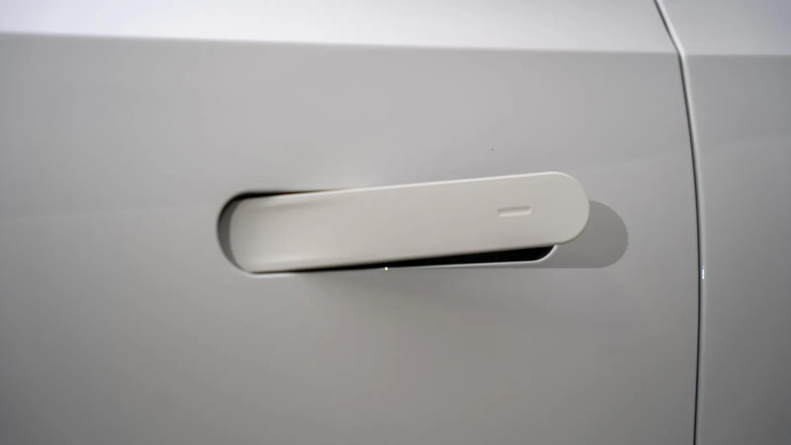 2025 Rivian R1S Premium