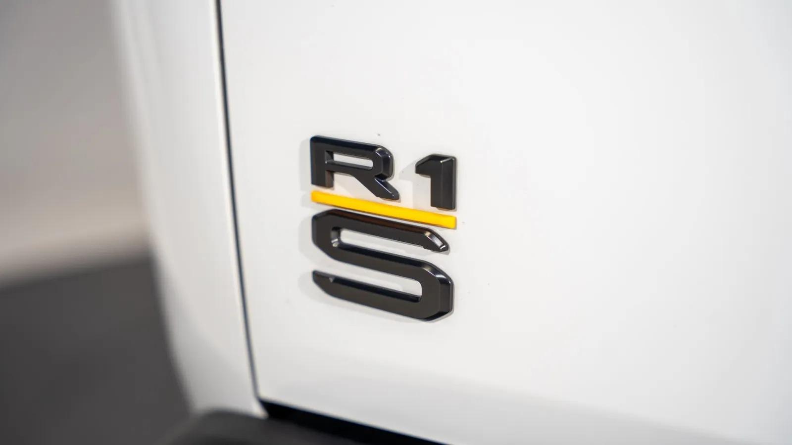 2025 Rivian R1S Premium